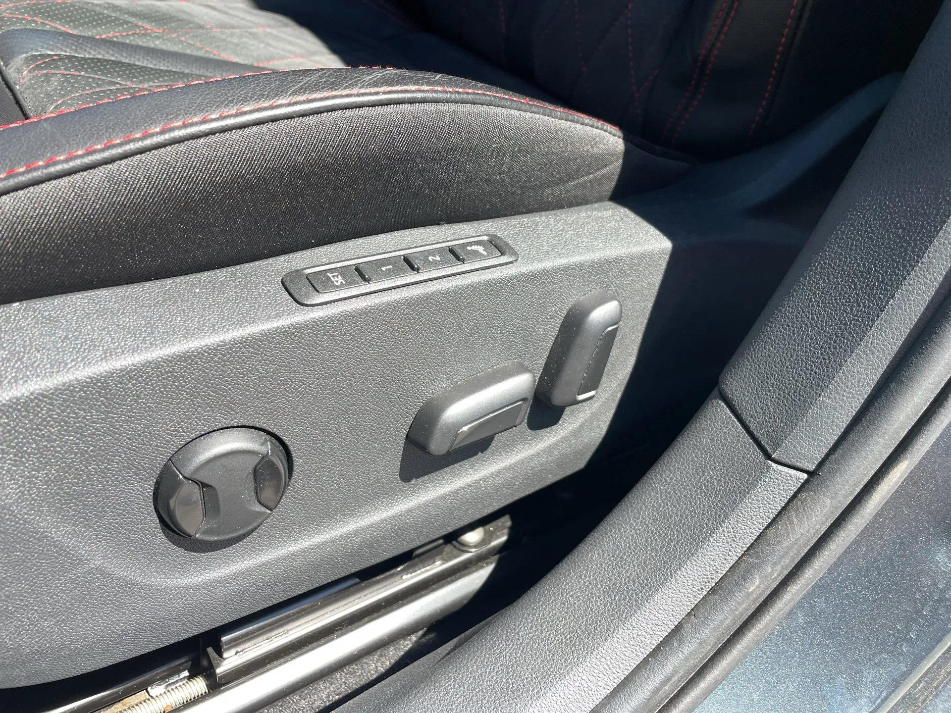 Skoda Octavia Combi 2.0 TDI RS | Bild 9 von 29