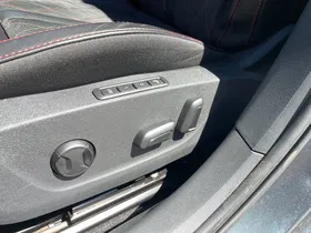 Skoda Octavia Combi 2.0 TDI RS | Thumbnail 9 von 29