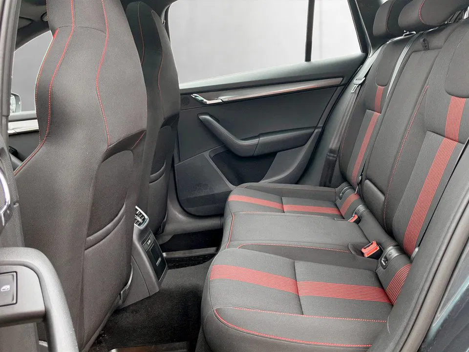 Skoda Octavia Combi 2.0 TDI 4X4 Style DSG | Bild 19 von 28