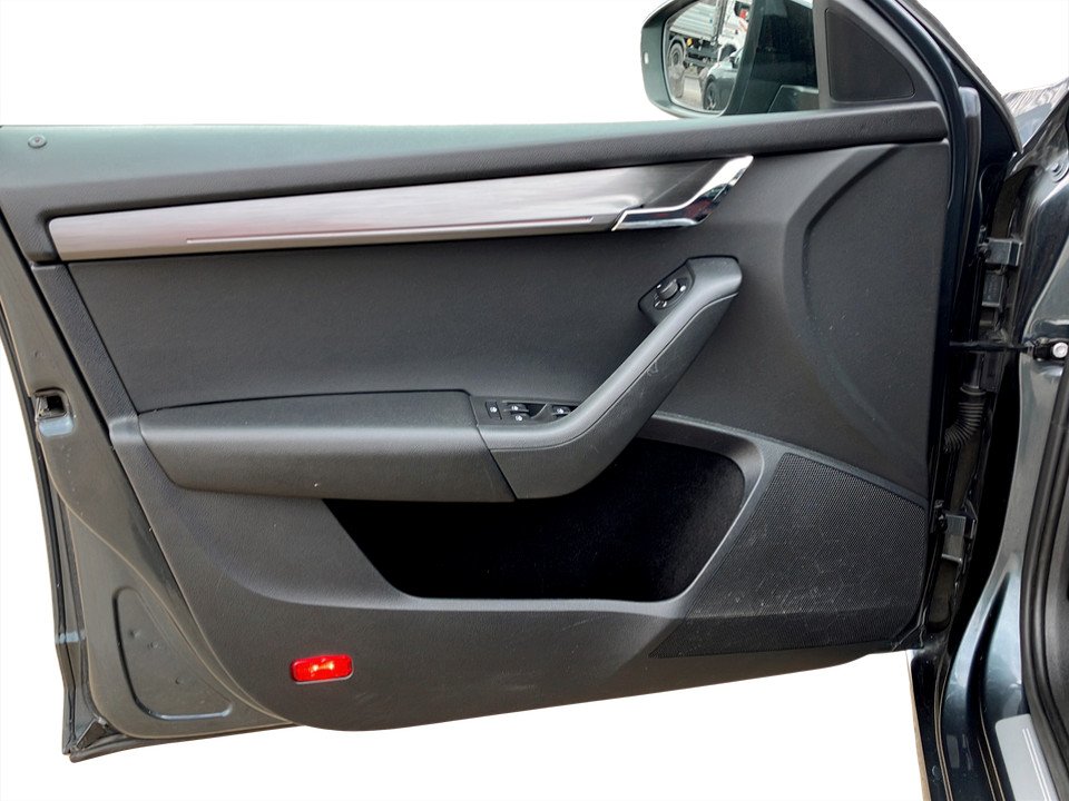 Skoda Octavia Combi 2.0 TDI 4X4 Style DSG | Bild 10 von 28