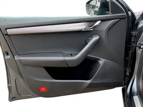 Skoda Octavia Combi 2.0 TDI 4X4 Style DSG | Thumbnail 10 von 28