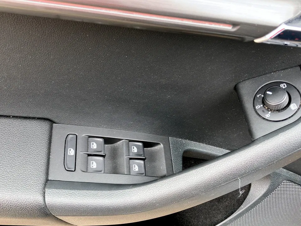 Skoda Octavia Combi 2.0 TDI 4X4 Style DSG | Bild 11 von 28