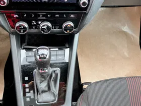 Skoda Octavia Combi 2.0 TDI 4X4 Style DSG | Thumbnail 17 von 28