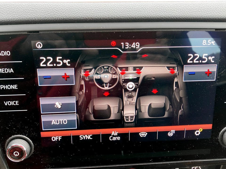 Skoda Octavia Combi 2.0 TDI 4X4 Style DSG | Bild 22 von 28