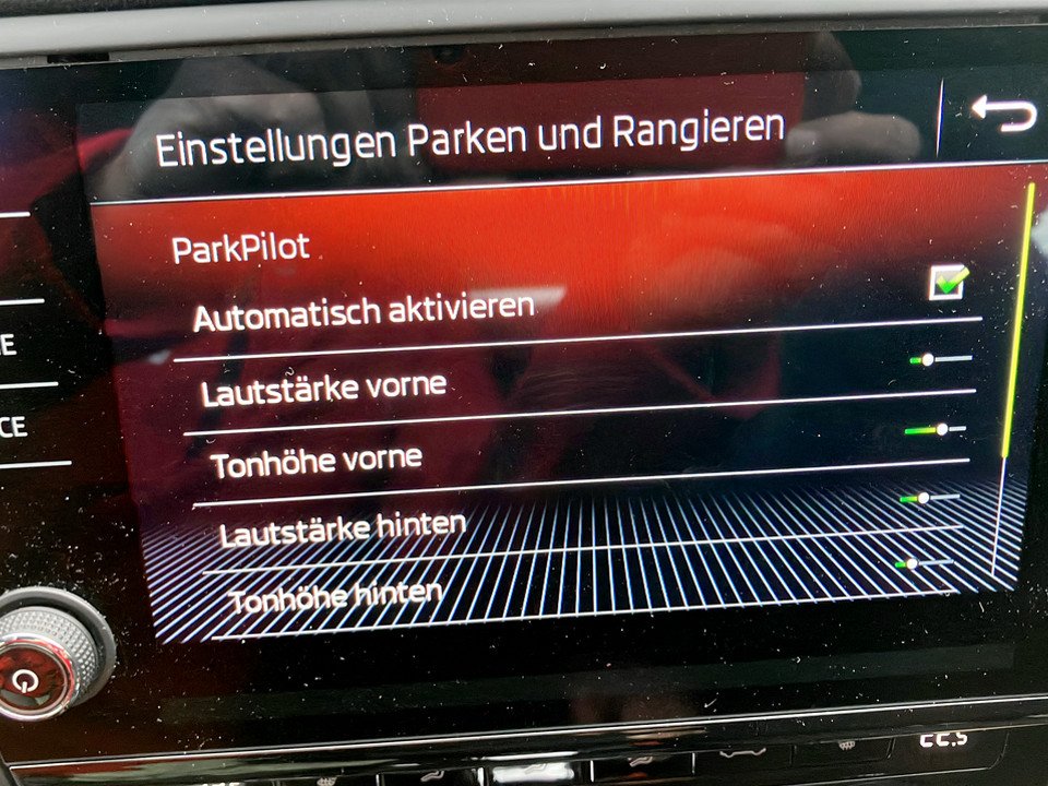 Skoda Octavia Combi 2.0 TDI 4X4 Style DSG | Bild 24 von 28