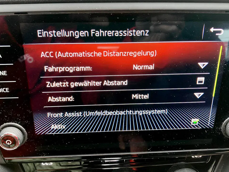 Skoda Octavia Combi 2.0 TDI 4X4 Style DSG | Bild 27 von 28