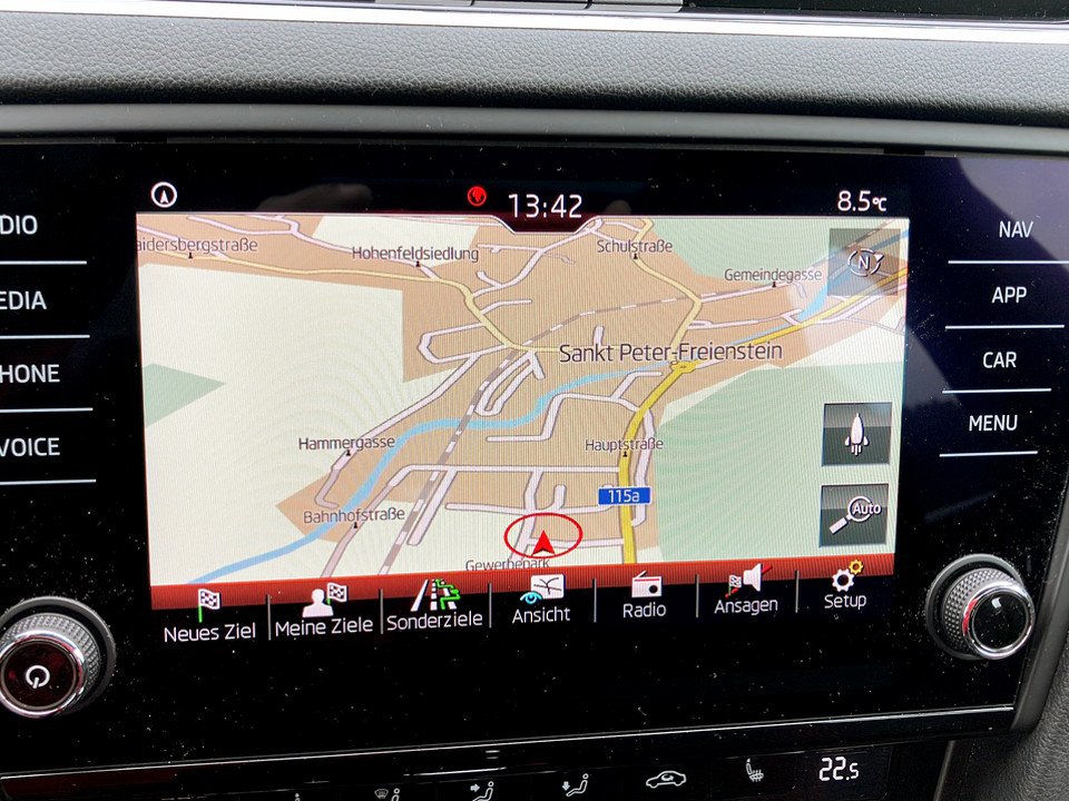 Skoda Octavia Combi 2.0 TDI 4X4 Style DSG | Bild 21 von 28