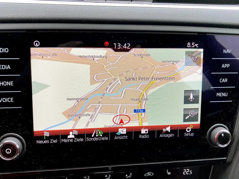 Skoda Octavia Combi 2.0 TDI 4X4 Style DSG | Bild 21 von 28