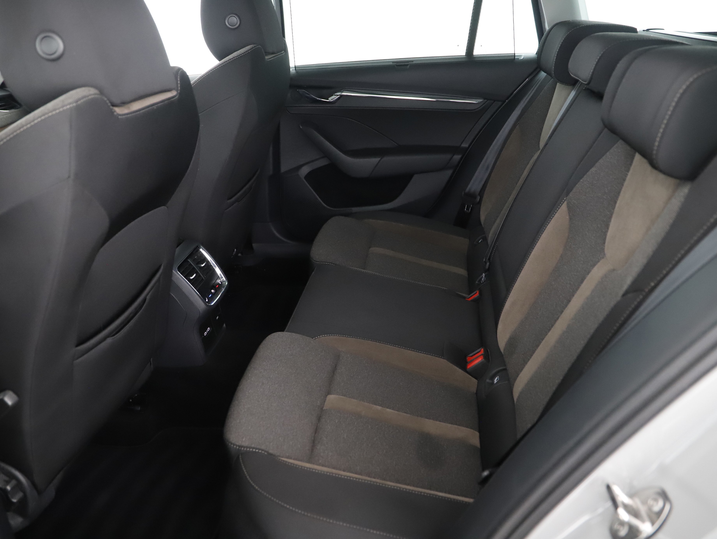 Skoda Octavia Combi Scout 4X4 2.0 TDI DSG | Bild 2 von 23