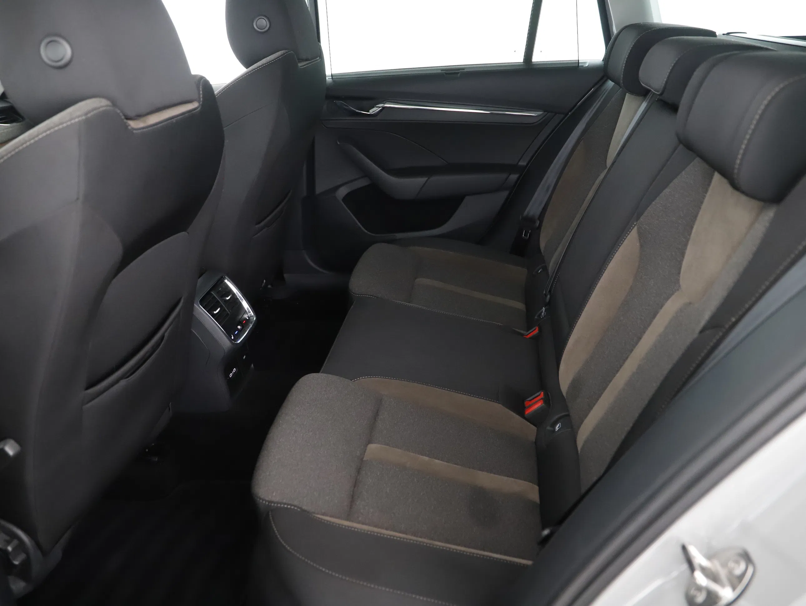 Skoda Octavia Combi Scout 4X4 2.0 TDI DSG | Bild 2 von 23