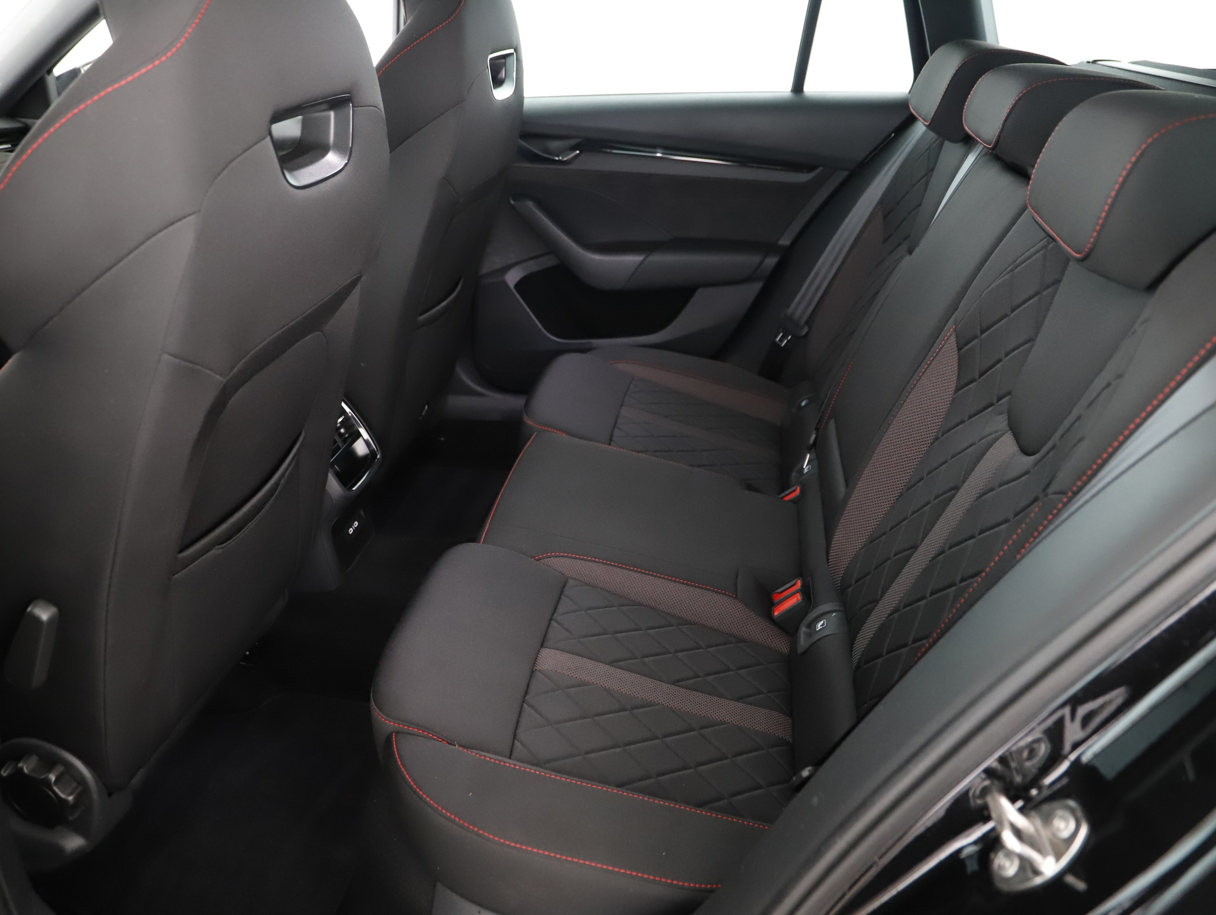 Skoda Octavia Combi 2.0 TDI 4x4 RS | Bild 19 von 21