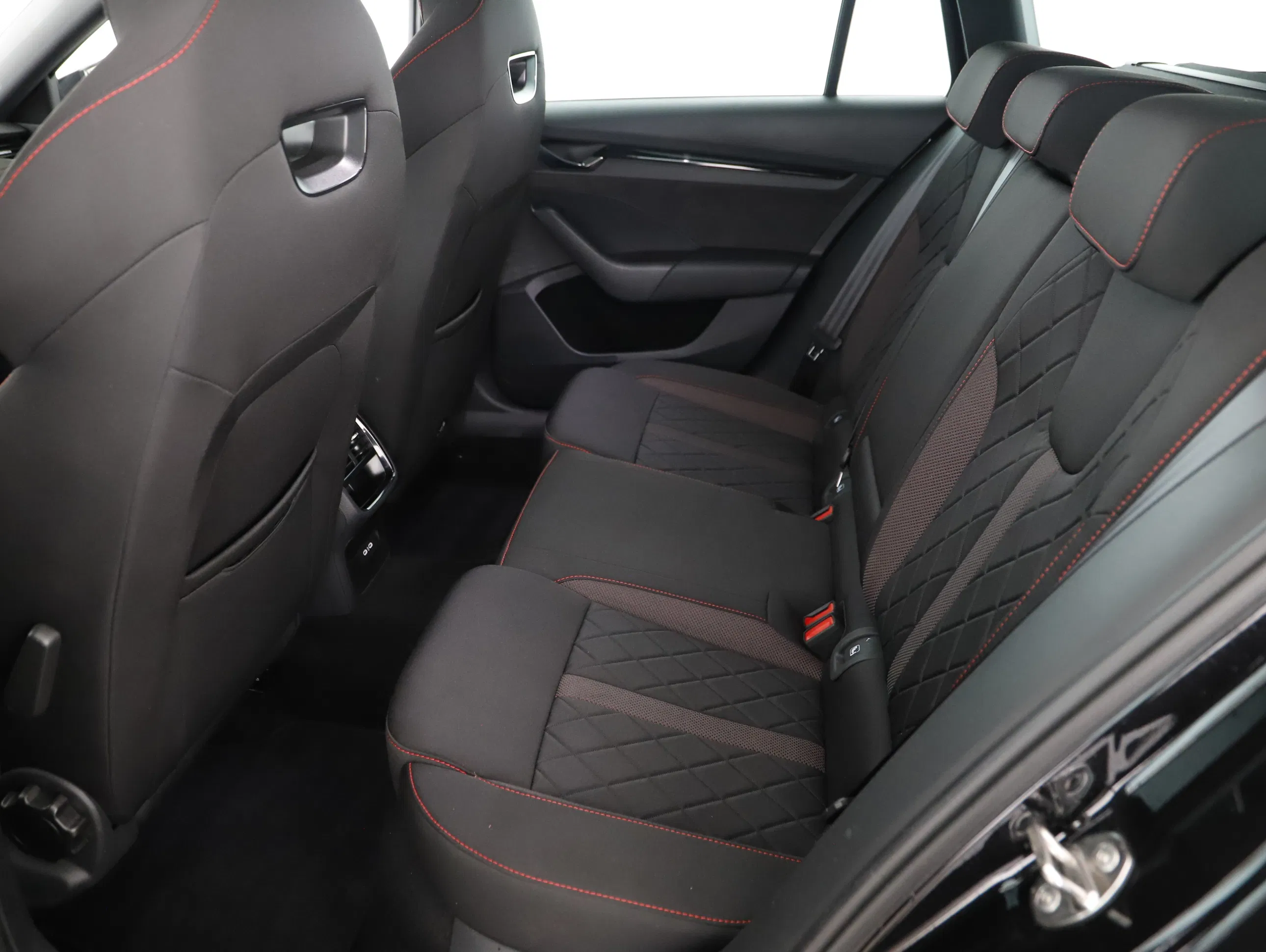 Skoda Octavia Combi 2.0 TDI 4x4 RS | Bild 19 von 21