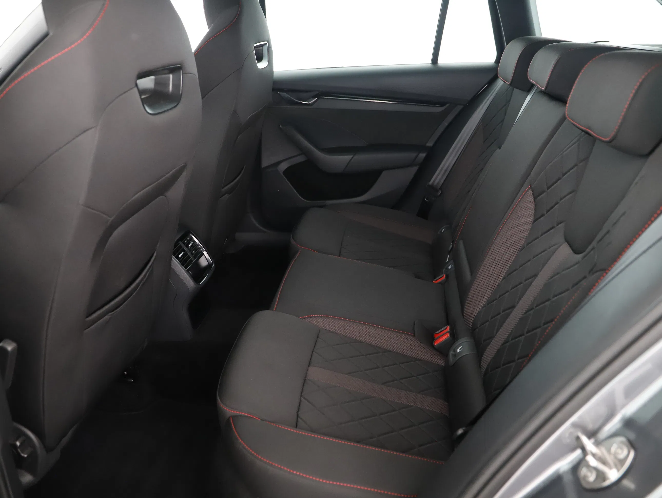 Skoda Octavia Combi 2.0 TDI 4x4 RS | Bild 2 von 22