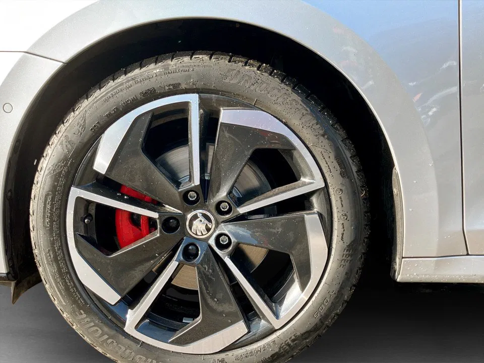 Skoda Octavia Combi 2.0 TDI RS | Bild 8 von 29