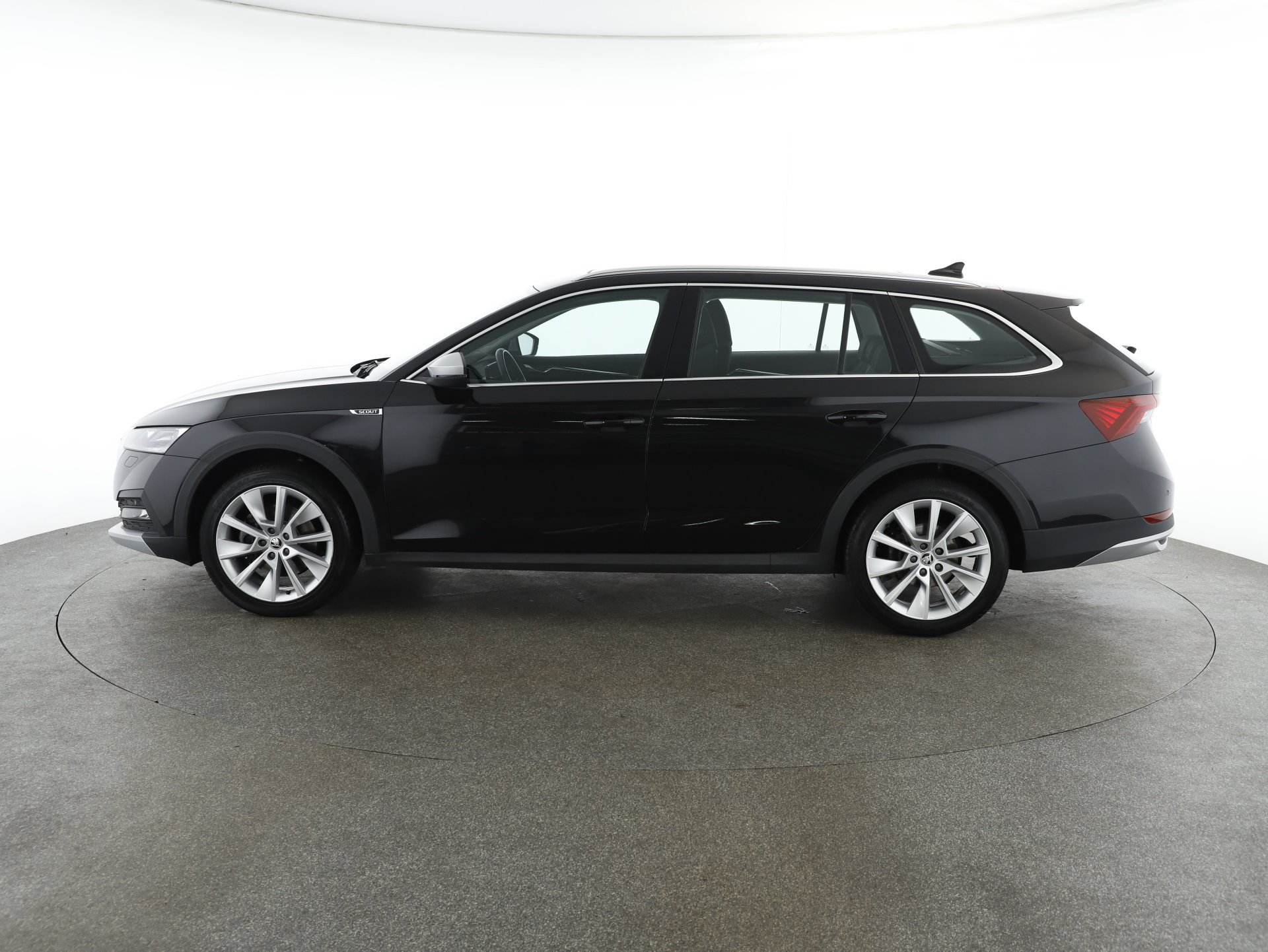 Skoda Octavia Combi 2.0 TDI Scout | Bild 13 von 31
