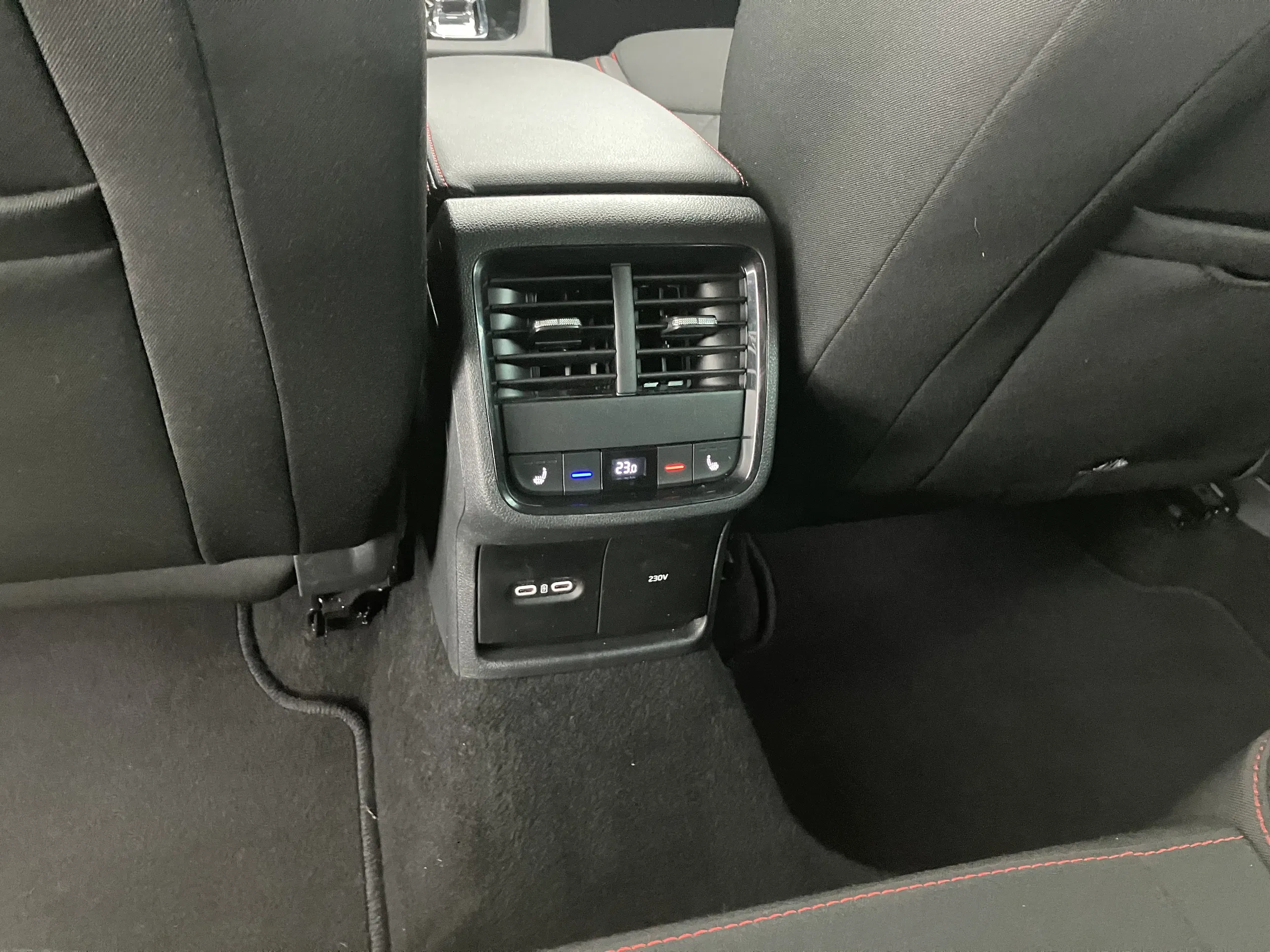 Skoda Octavia Combi 2.0 TDI RS | Bild 13 von 31