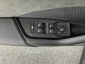 Skoda Octavia Combi 2.0 TDI RS | Thumbnail 15 von 31