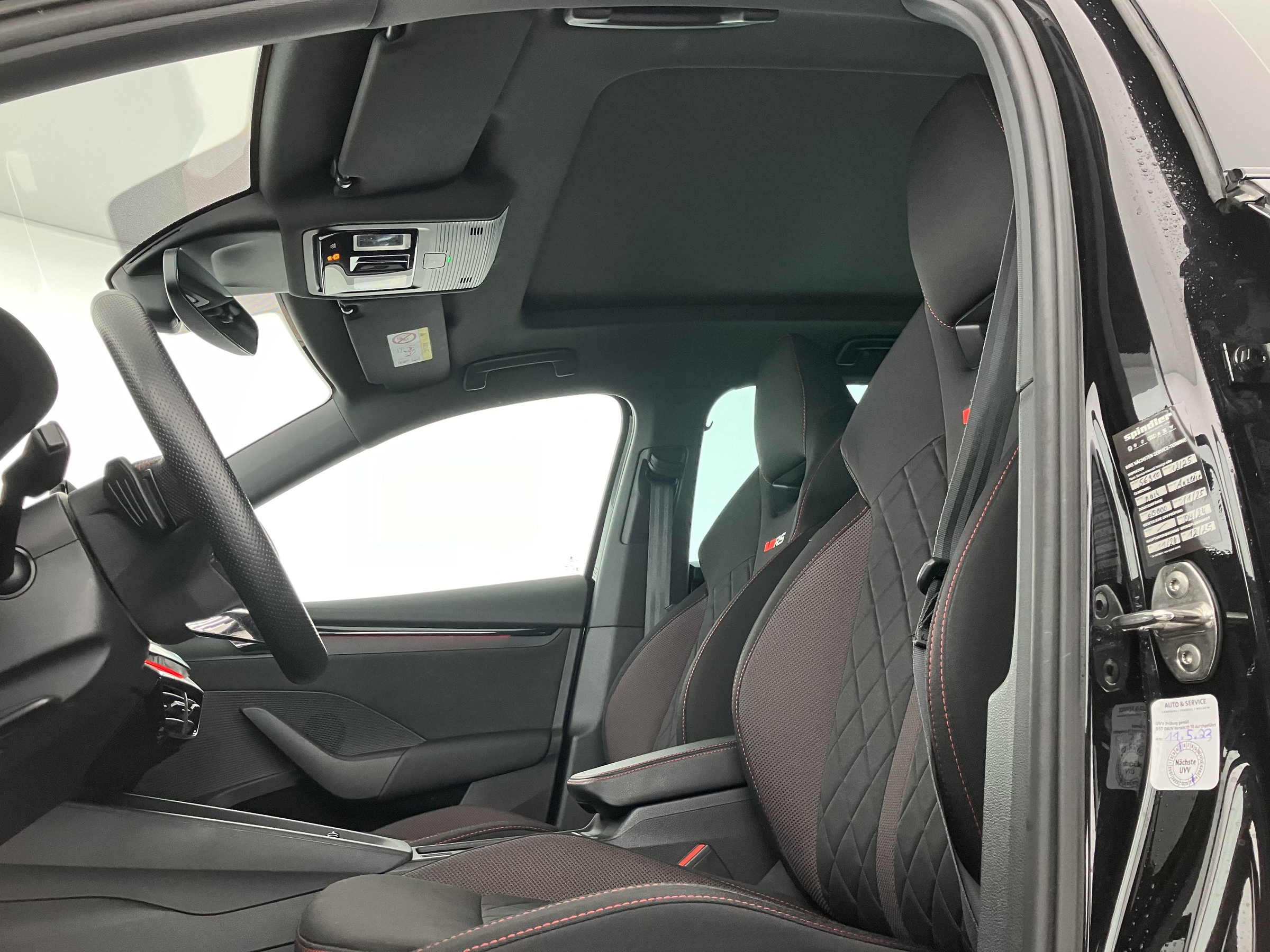 Skoda Octavia Combi 2.0 TDI RS | Bild 16 von 31