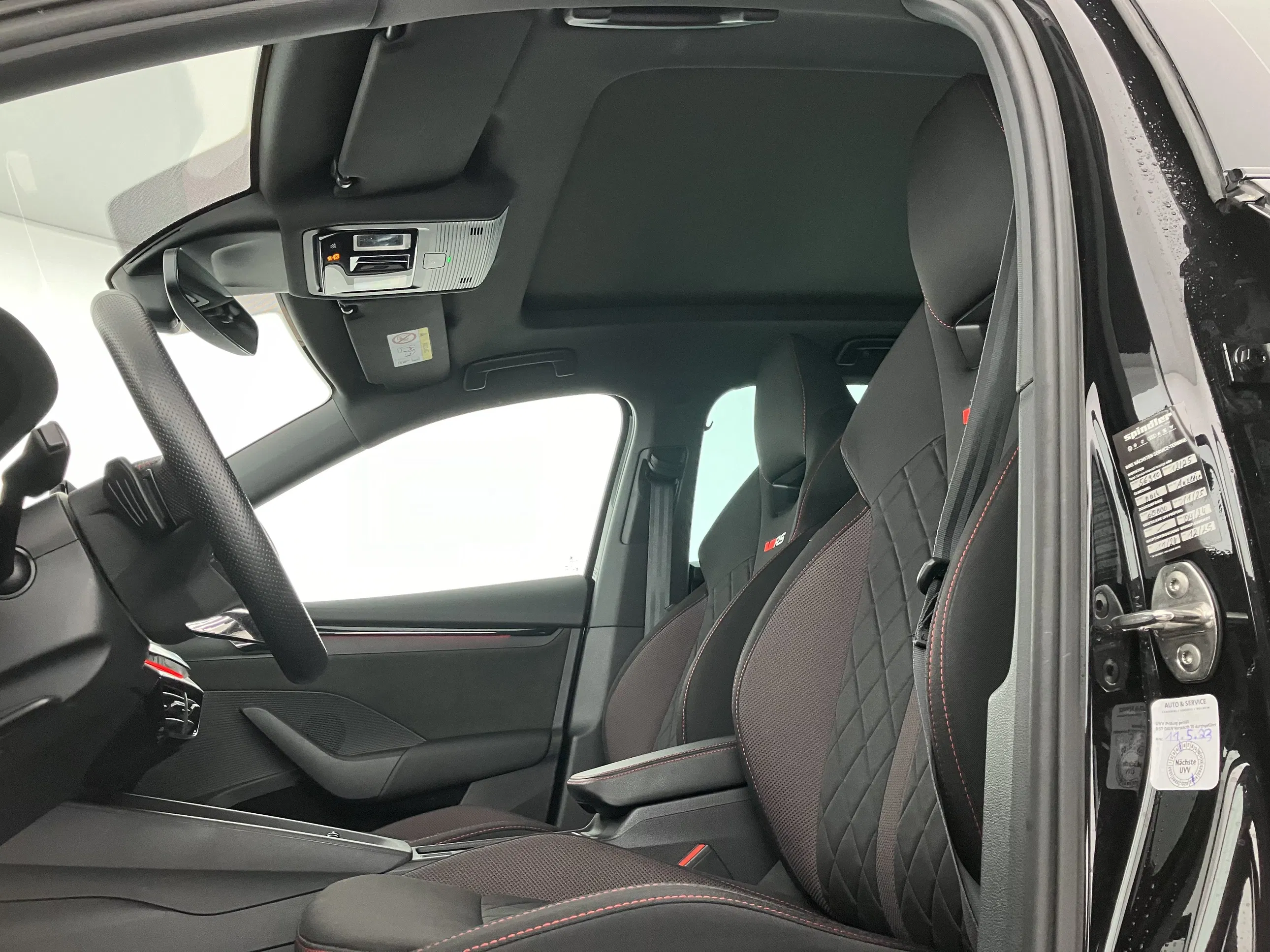 Skoda Octavia Combi 2.0 TDI RS | Bild 16 von 31