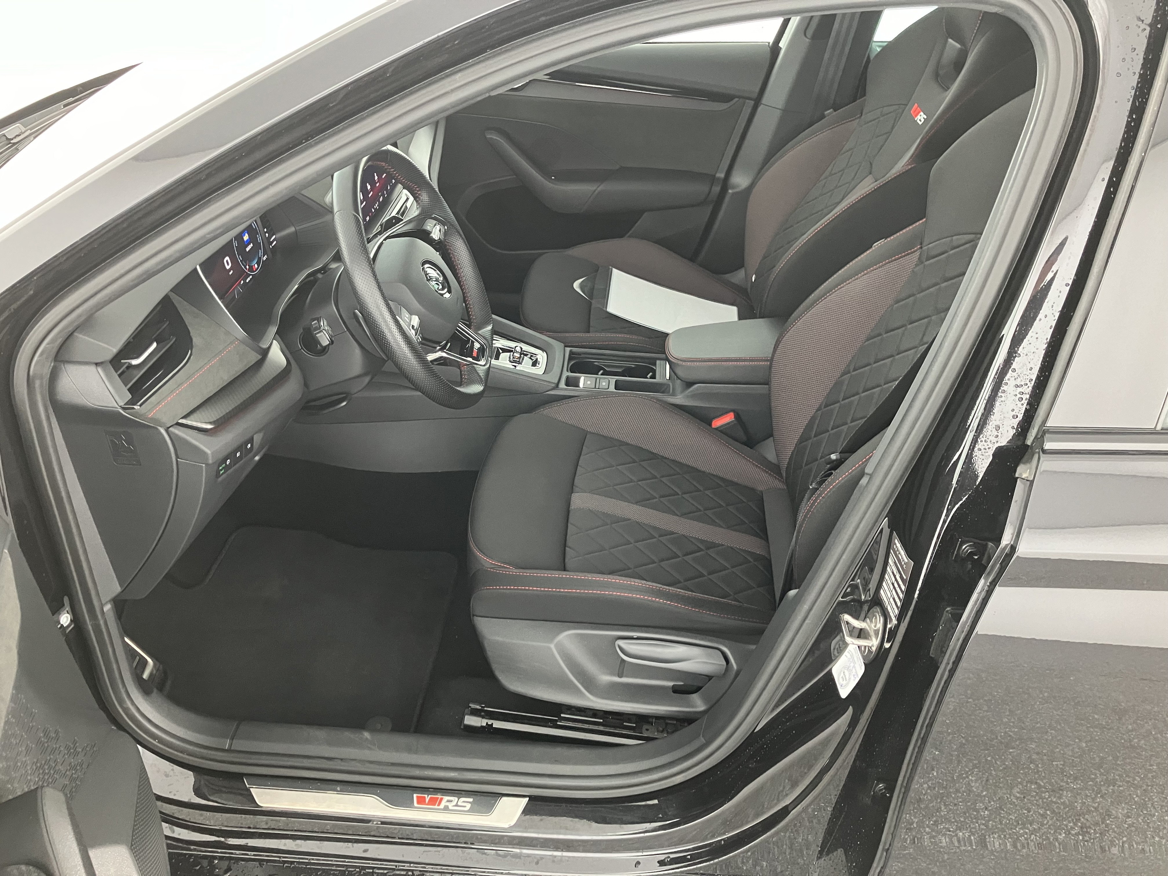 Skoda Octavia Combi 2.0 TDI RS | Bild 17 von 31