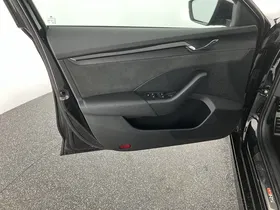 Skoda Octavia Combi 2.0 TDI RS | Thumbnail 5 von 31