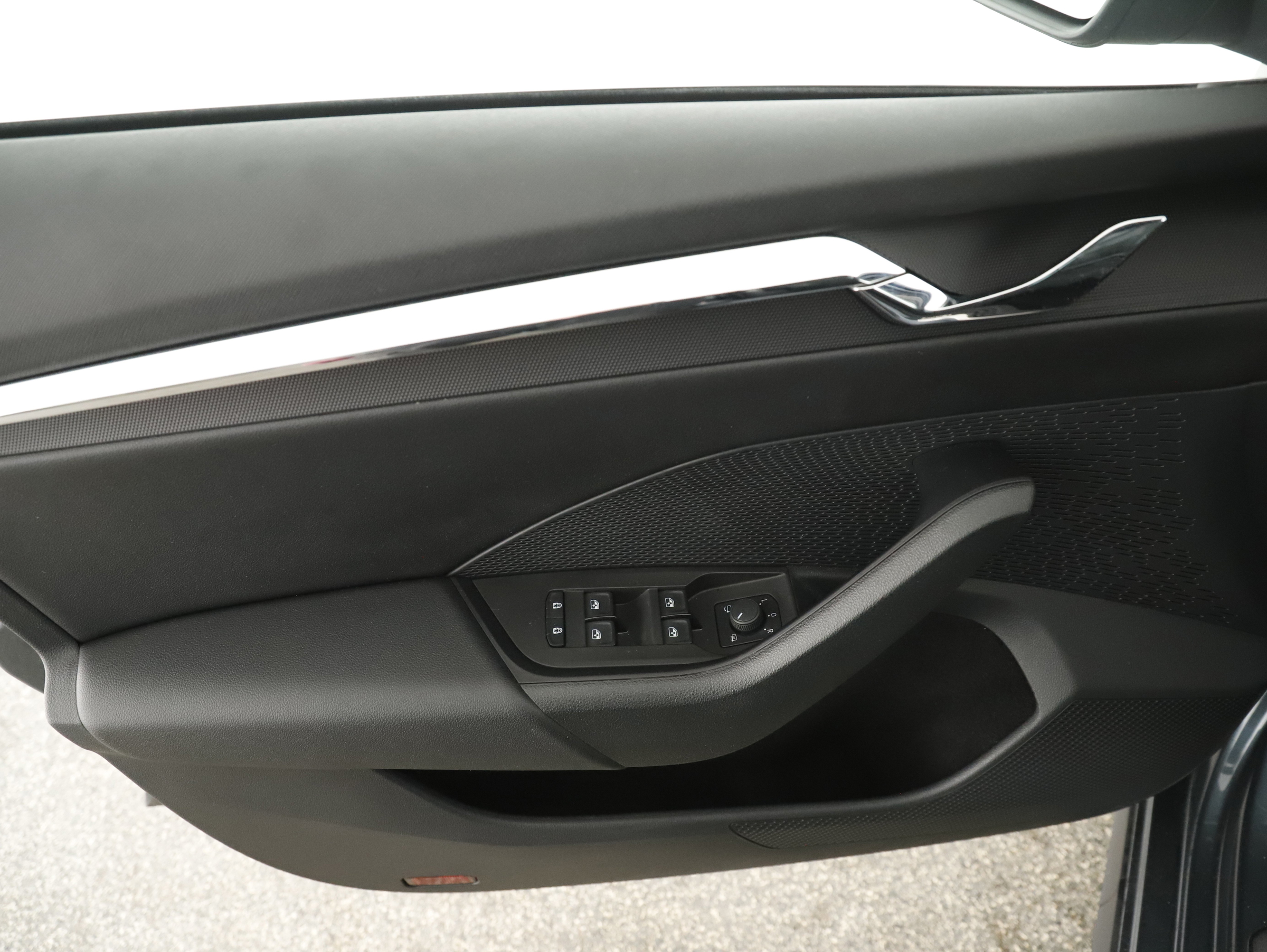 Skoda Octavia Combi 2.0 TDI Scout | Bild 27 von 31