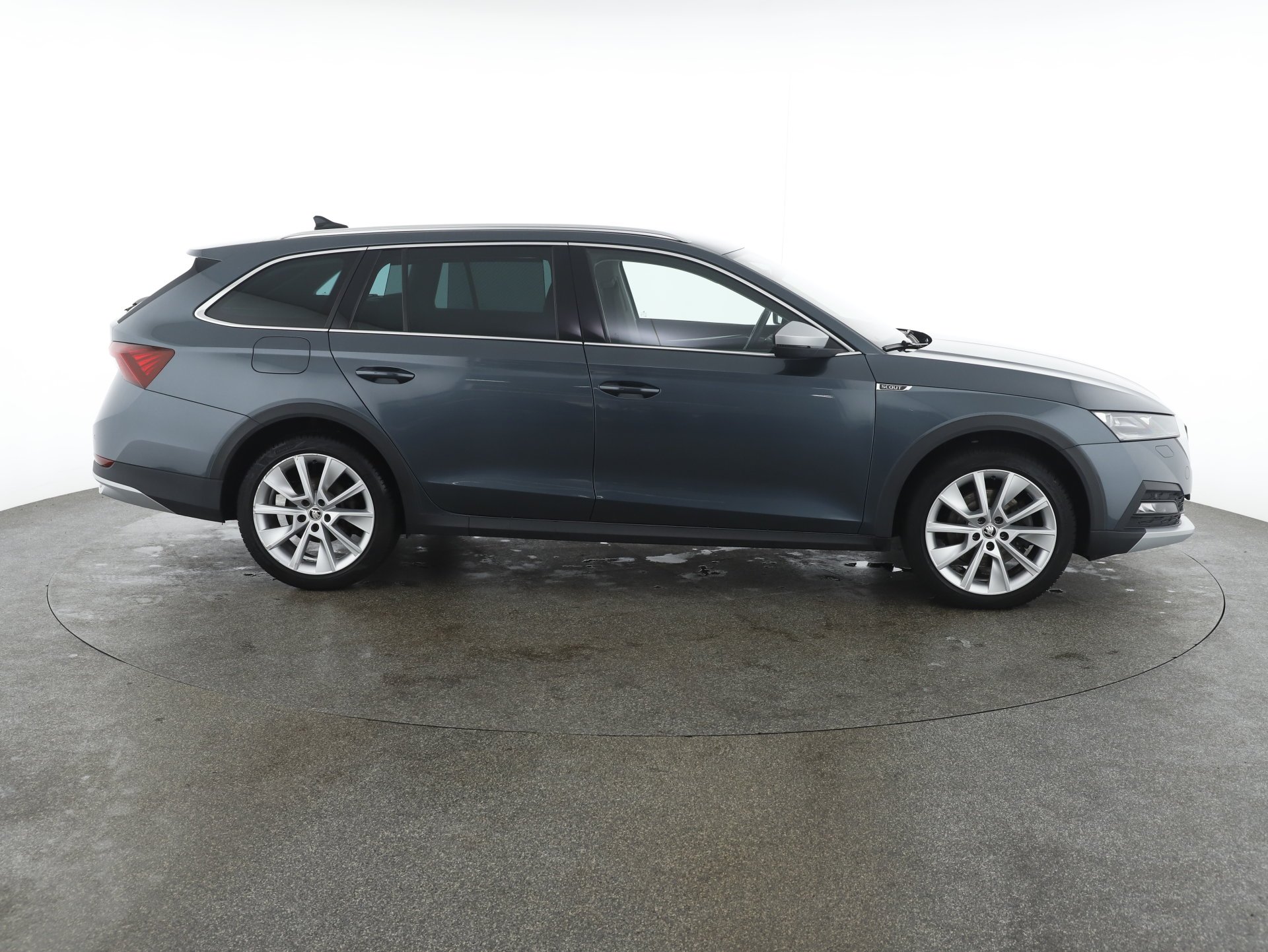 Skoda Octavia Combi 2.0 TDI Scout | Bild 5 von 31