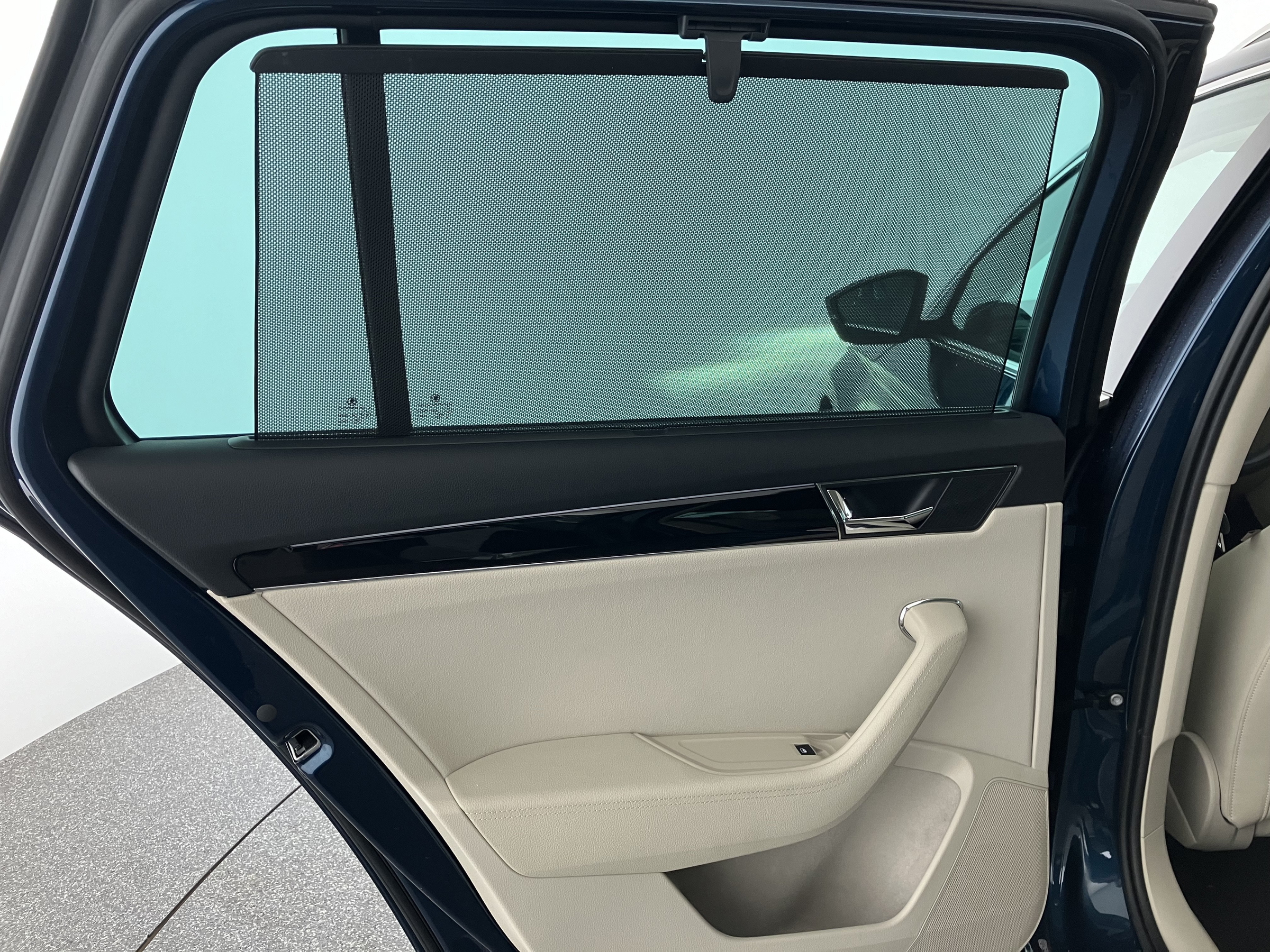 Skoda SUPERB Combi L&K TDI SCR DSG | Bild 15 von 16