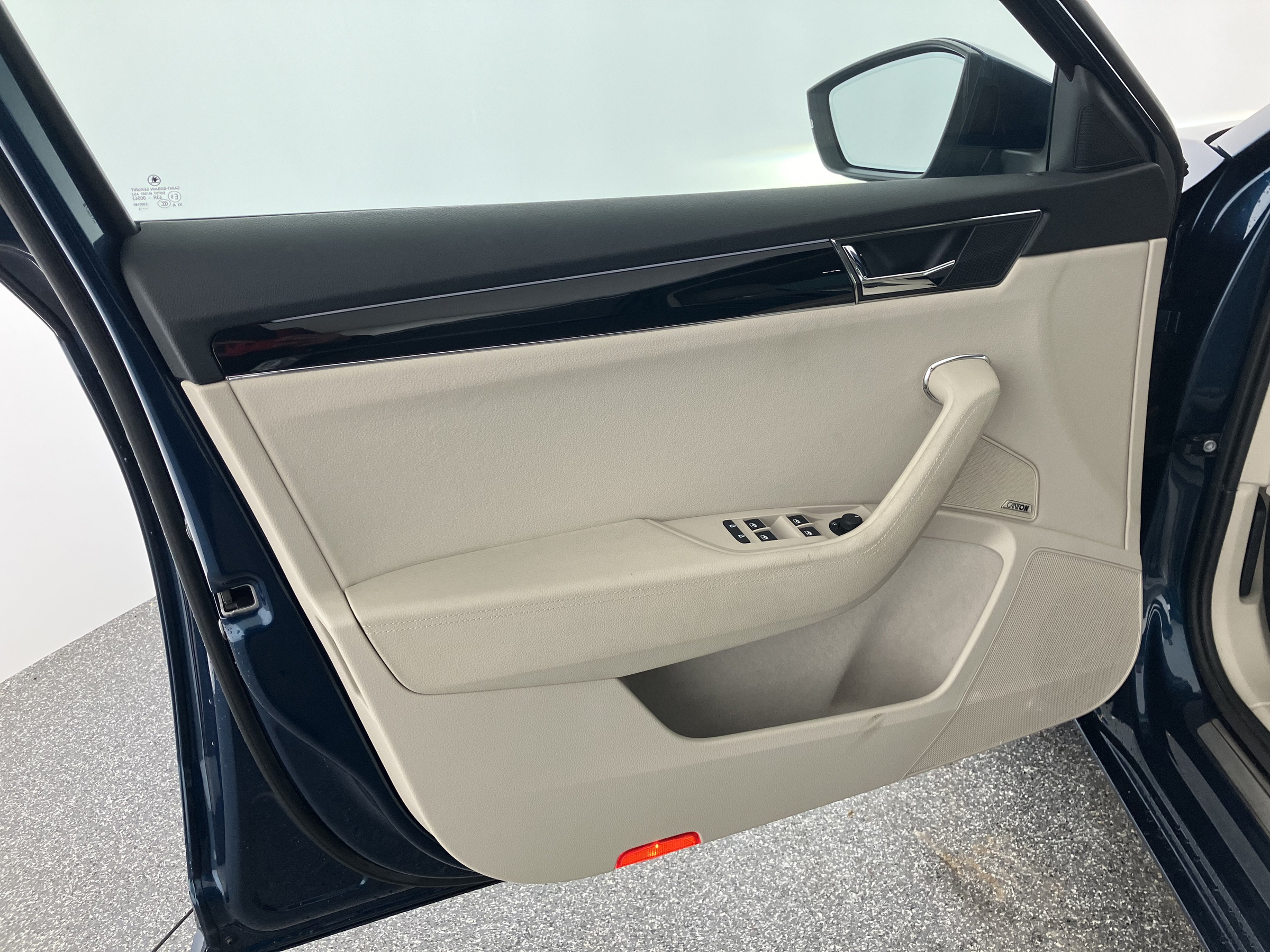 Skoda SUPERB Combi L&K TDI SCR DSG | Bild 4 von 16