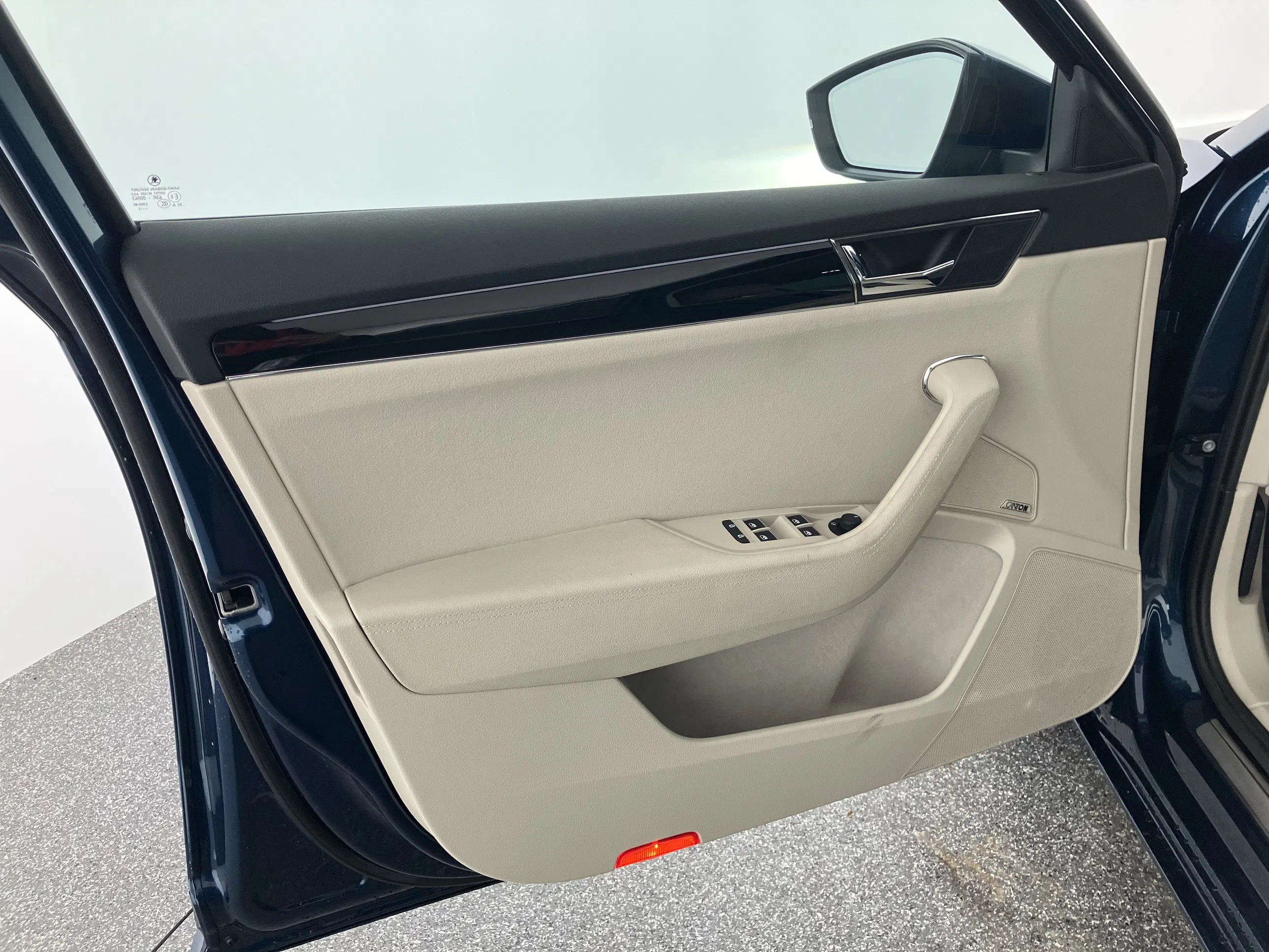 Skoda SUPERB Combi L&K TDI SCR DSG | Bild 4 von 16