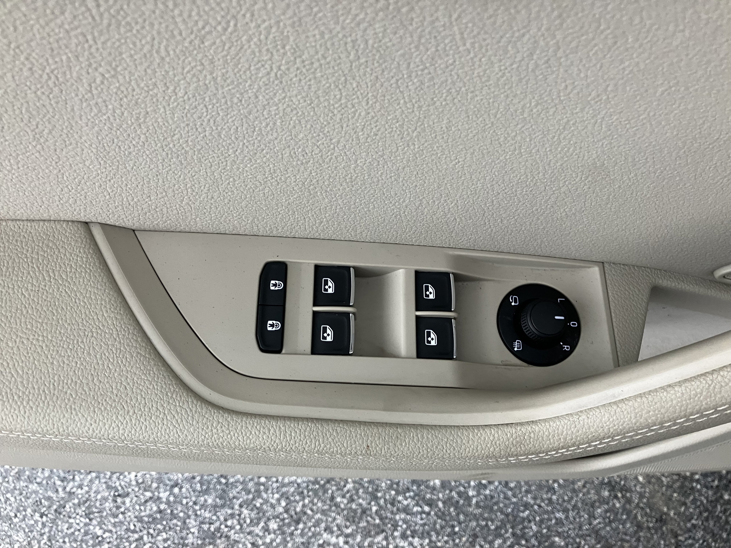 Skoda SUPERB Combi L&K TDI SCR DSG | Bild 5 von 16