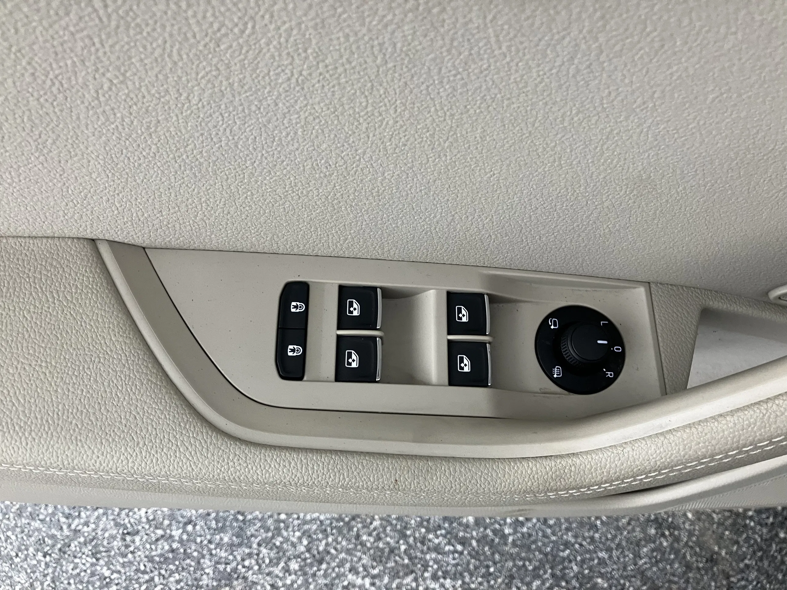 Skoda SUPERB Combi L&K TDI SCR DSG | Bild 5 von 16