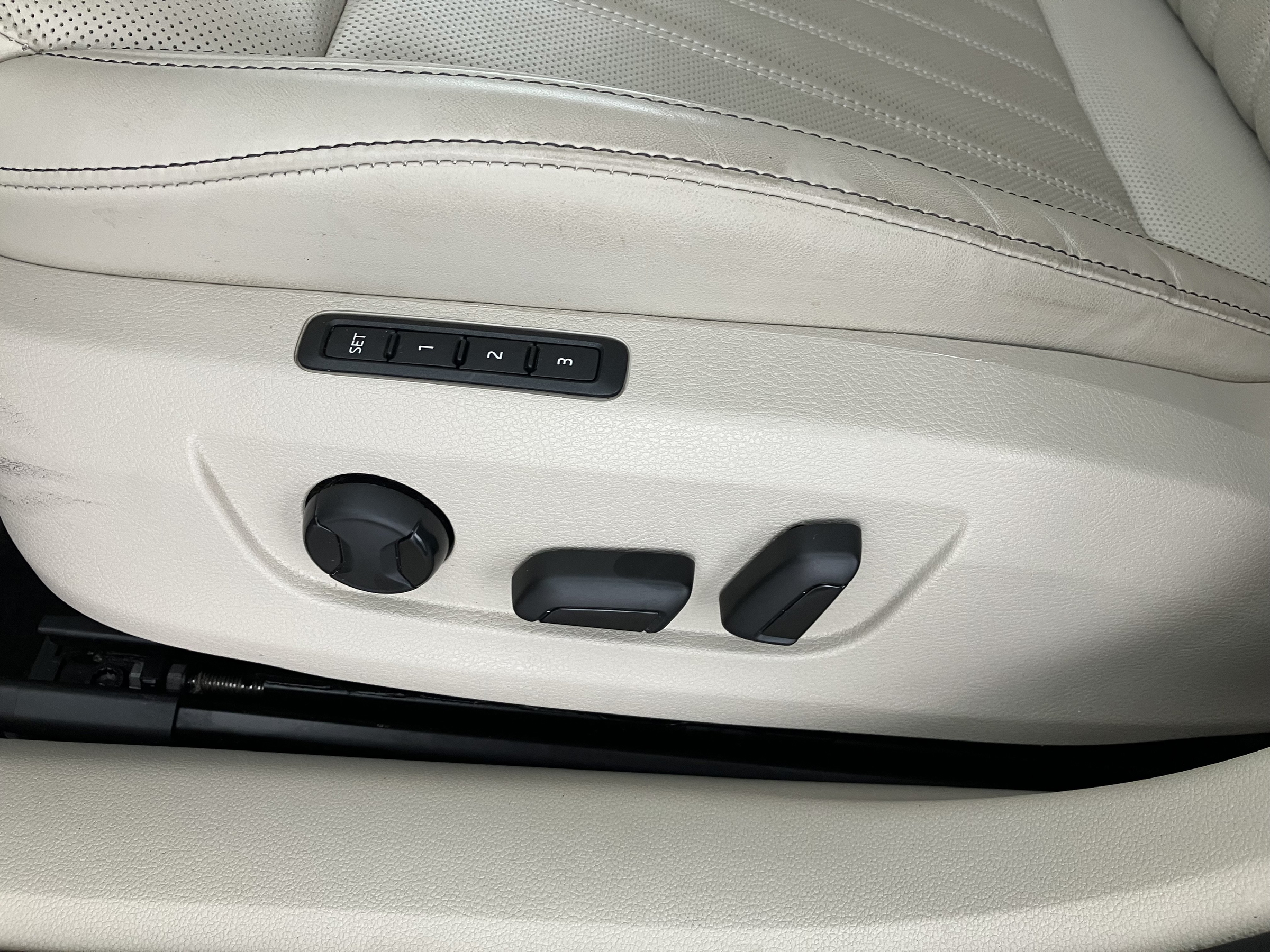 Skoda SUPERB Combi L&K TDI SCR DSG | Bild 7 von 16