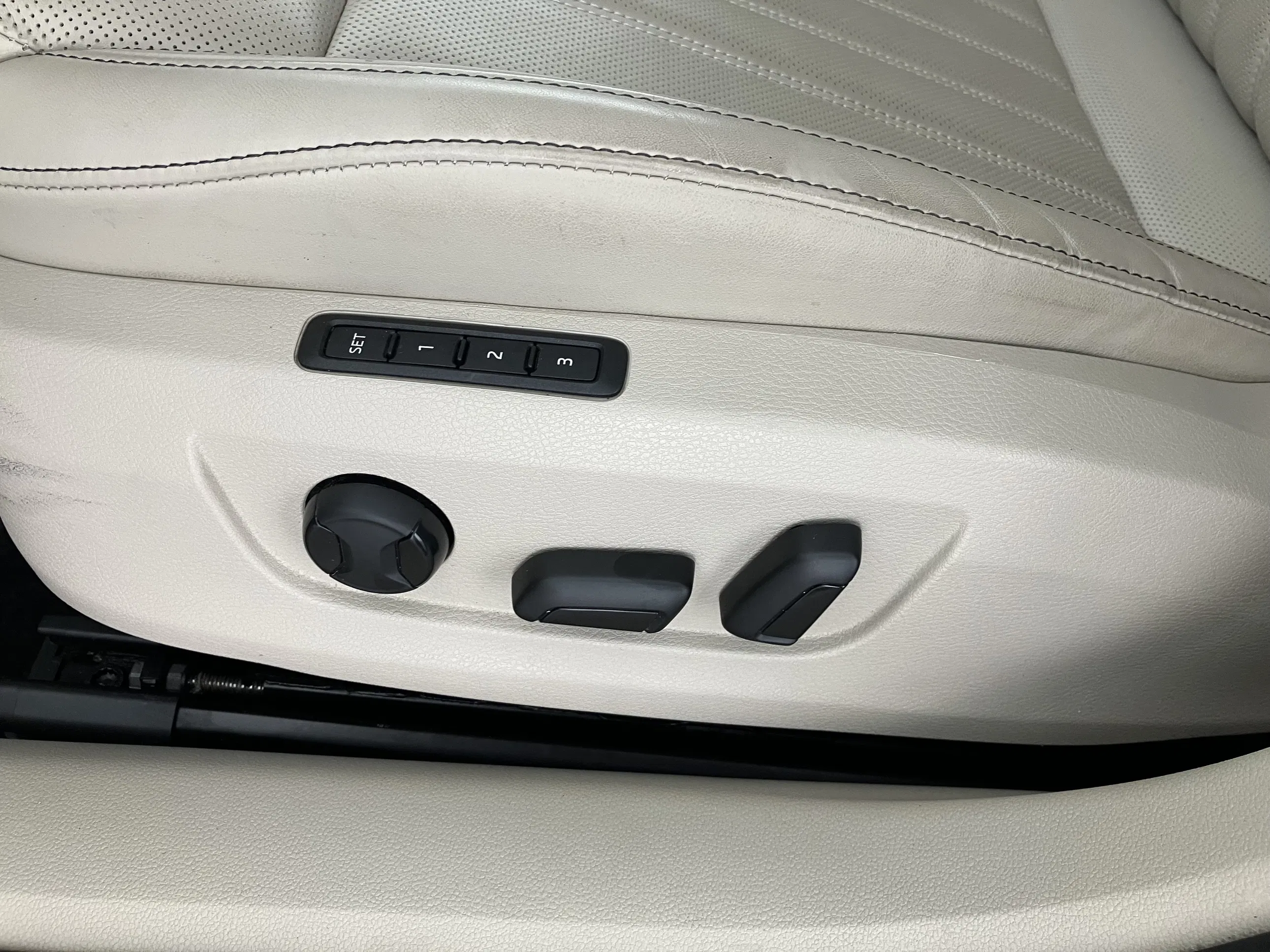 Skoda SUPERB Combi L&K TDI SCR DSG | Bild 7 von 16