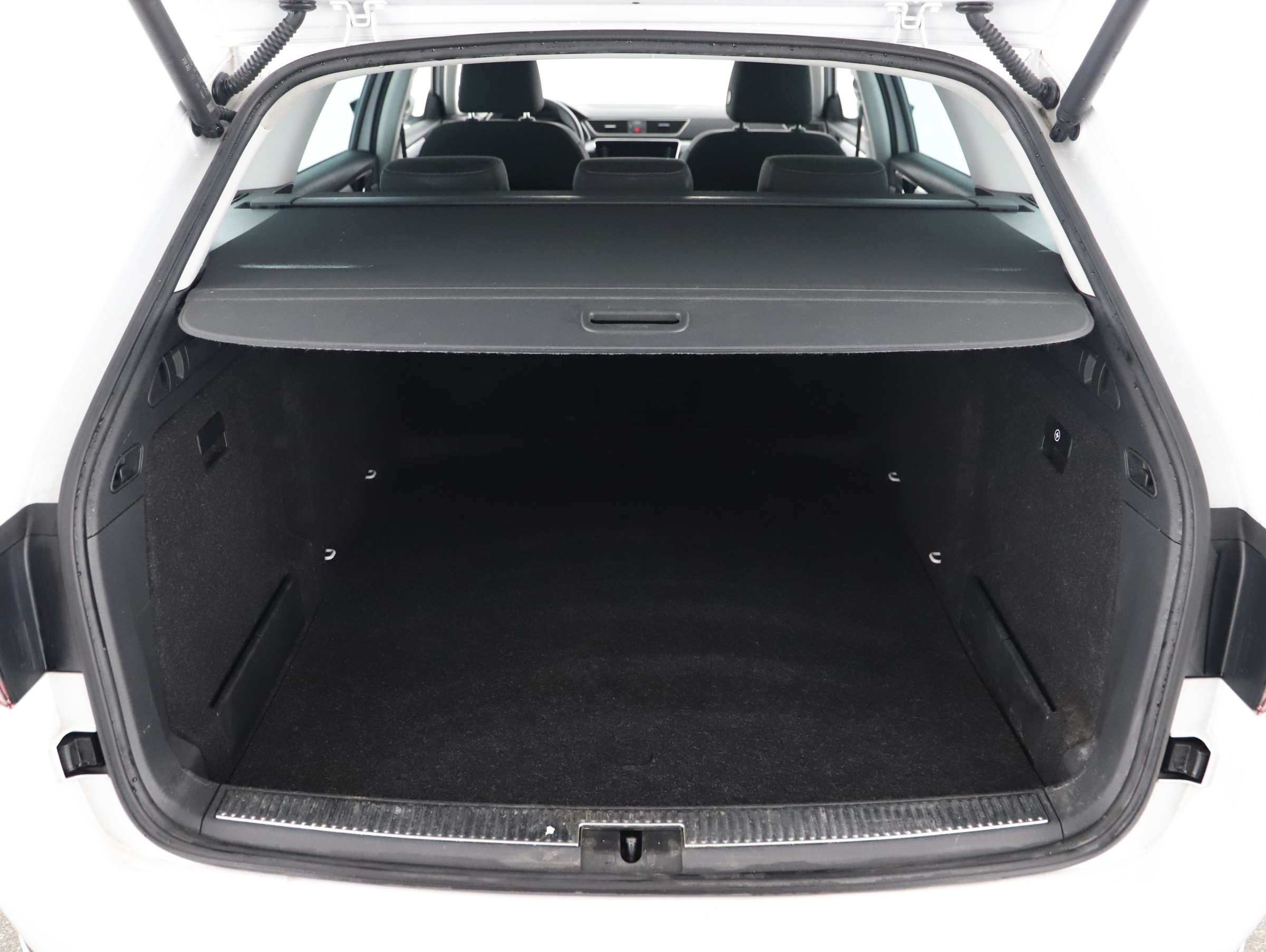 Skoda Superb Combi 2.0 TDI Ambition | Bild 17 von 23