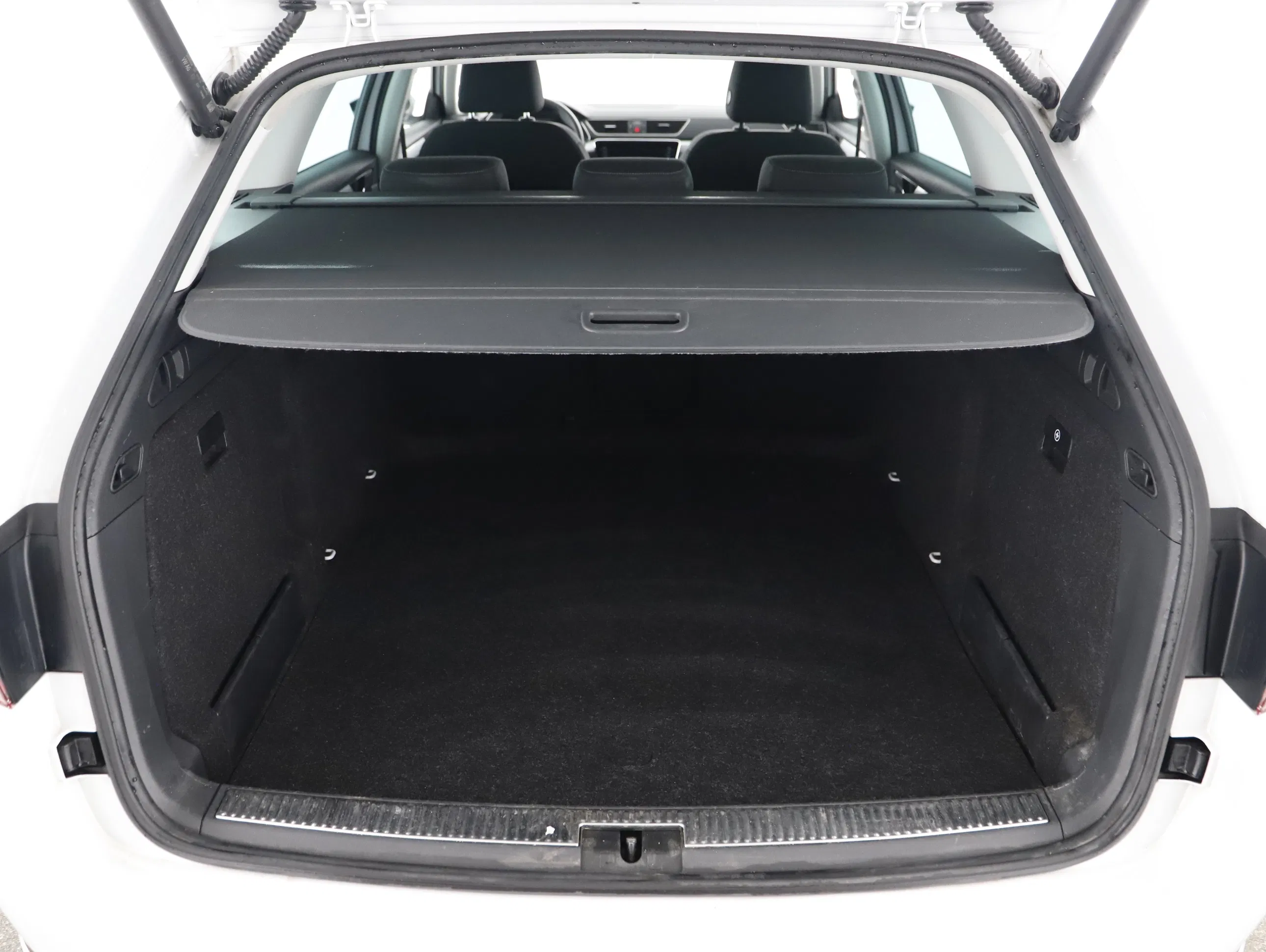 Skoda Superb Combi 2.0 TDI Ambition | Bild 17 von 23