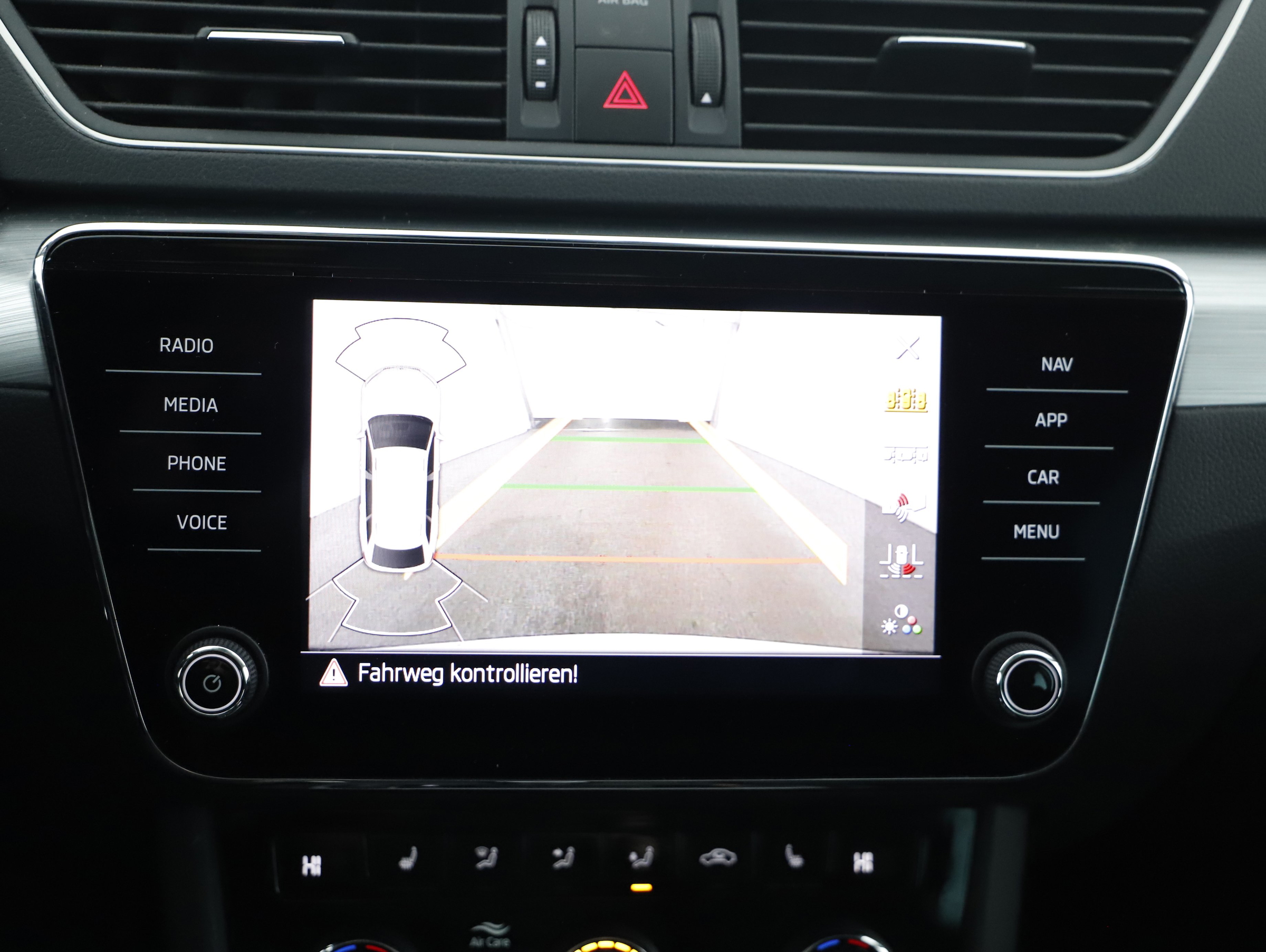 Skoda Superb Combi 2.0 TDI Ambition | Bild 9 von 23