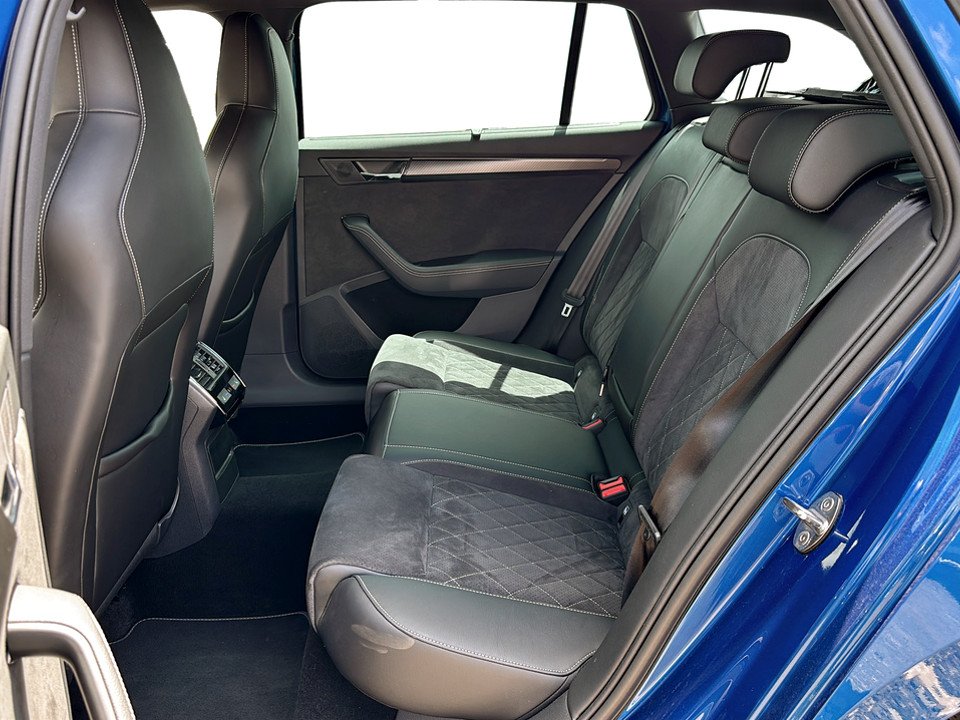 Skoda Superb Combi 2.0 TDI 4x4 Sportline | Bild 16 von 17