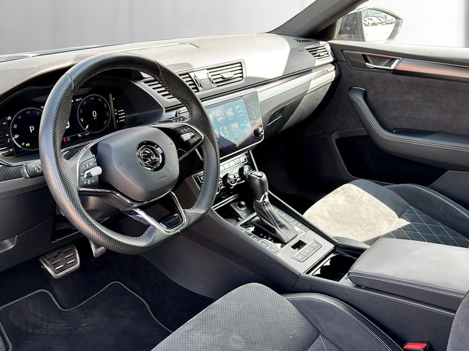 Skoda Superb Combi 2.0 TDI 4x4 Sportline | Bild 6 von 17