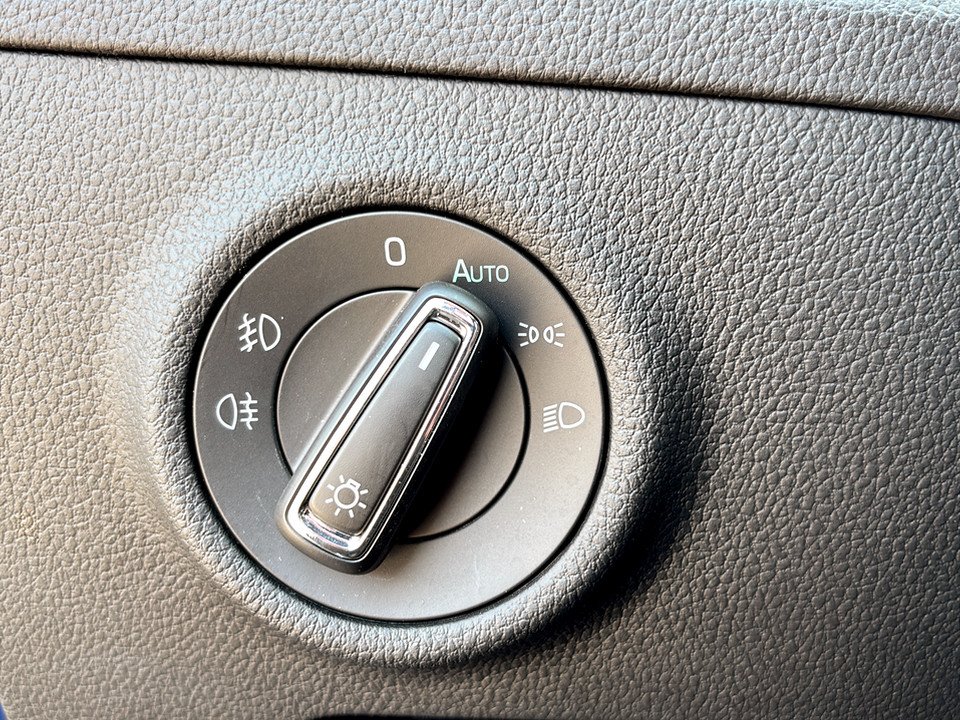 Skoda Superb Combi 2.0 TDI 4x4 Sportline | Bild 8 von 17