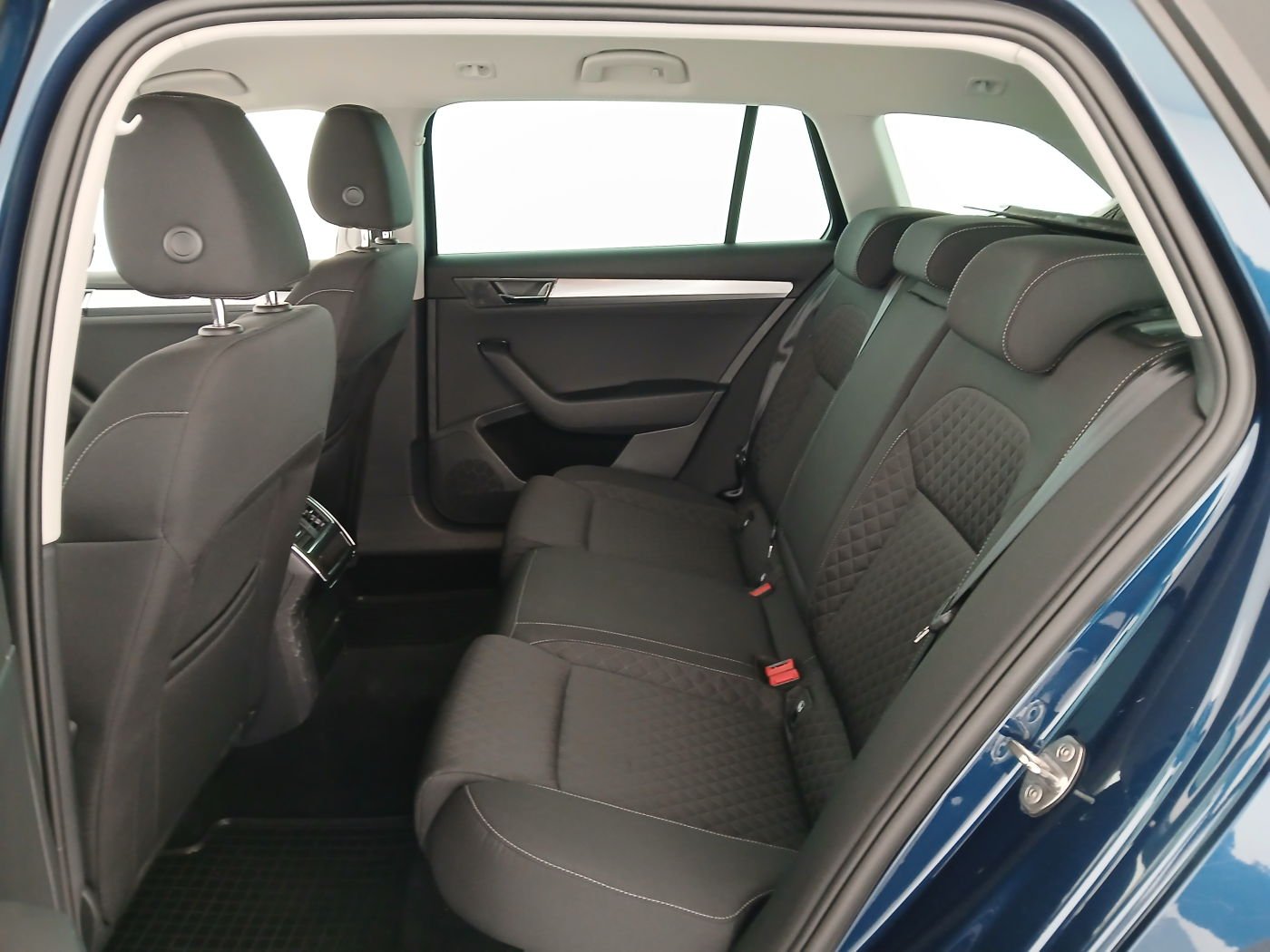 Skoda Superb Combi 2.0 TDI Ambition | Bild 28 von 29