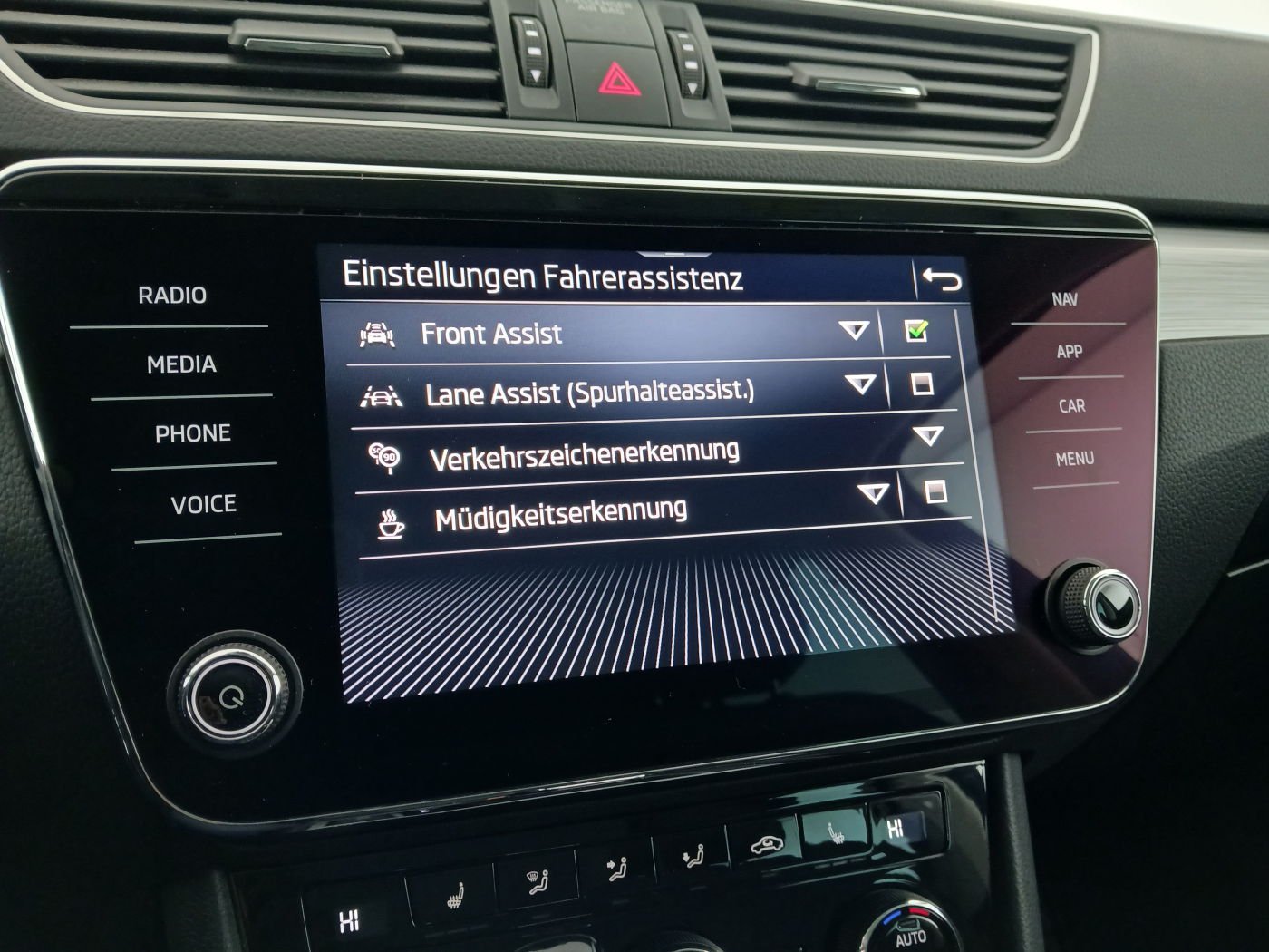 Skoda Superb Combi 2.0 TDI Ambition | Bild 22 von 29