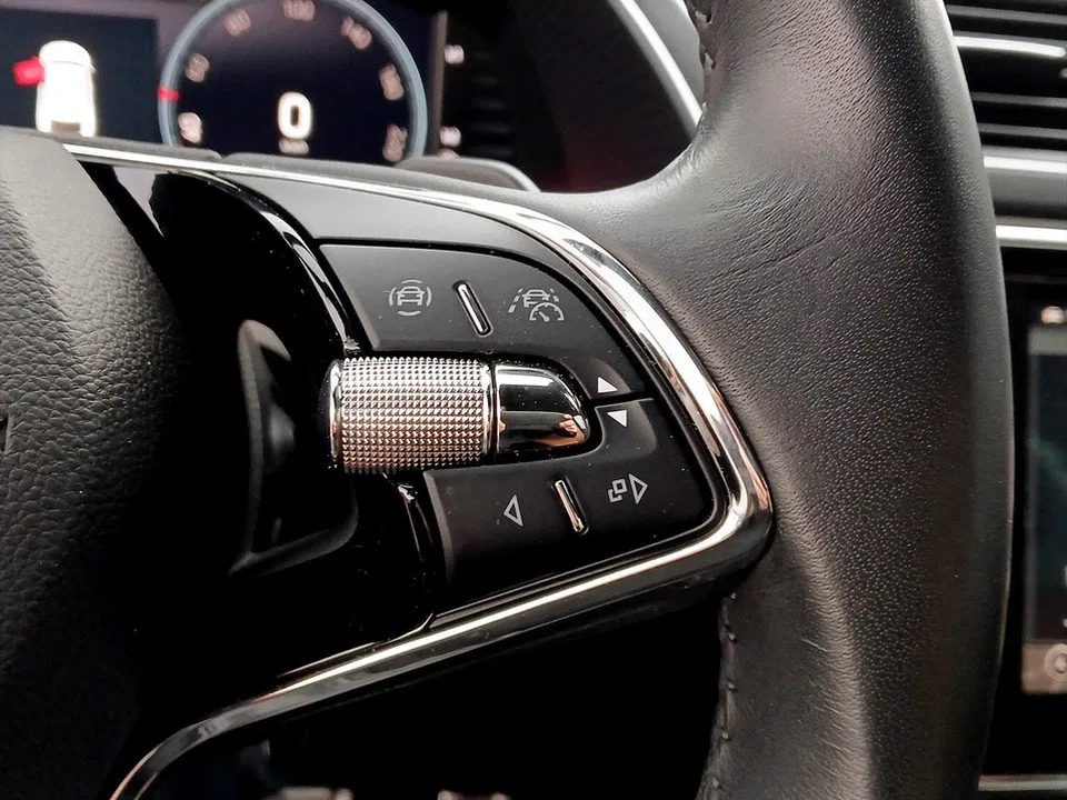 Skoda SUPERB Combi 2.0TDI DSG 4X4 L&K | Bild 12 von 19