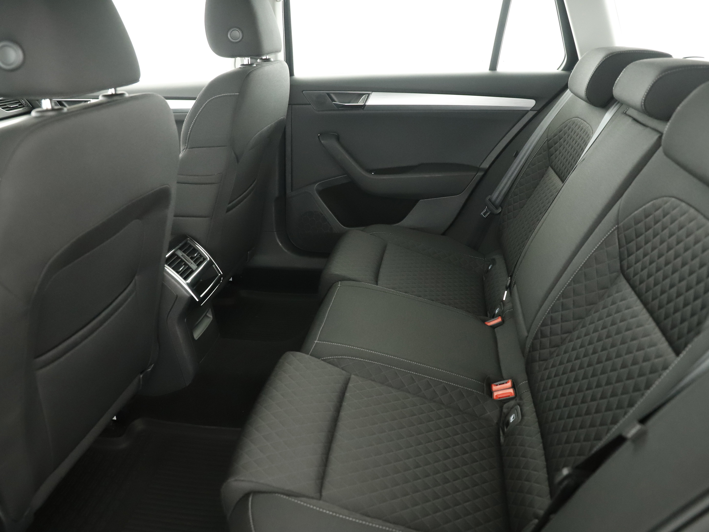 Skoda Superb Combi 2.0 TDI Ambition | Bild 21 von 25