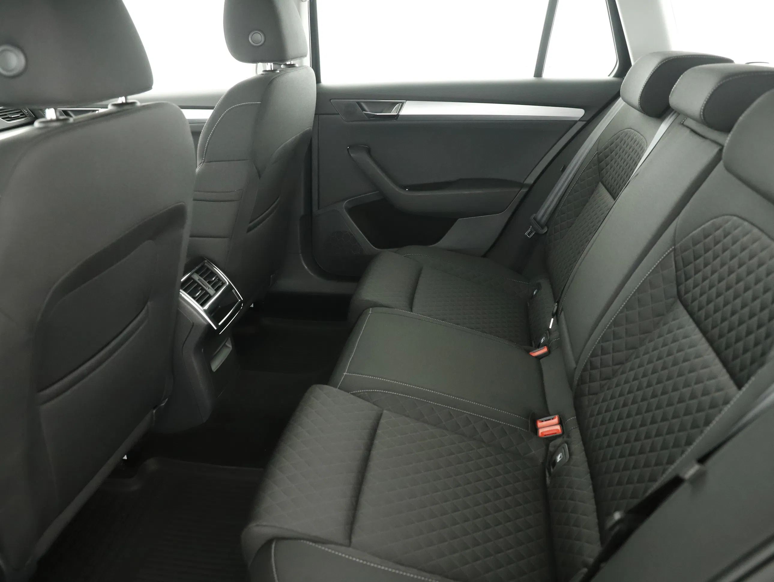 Skoda Superb Combi 2.0 TDI Ambition | Bild 21 von 25