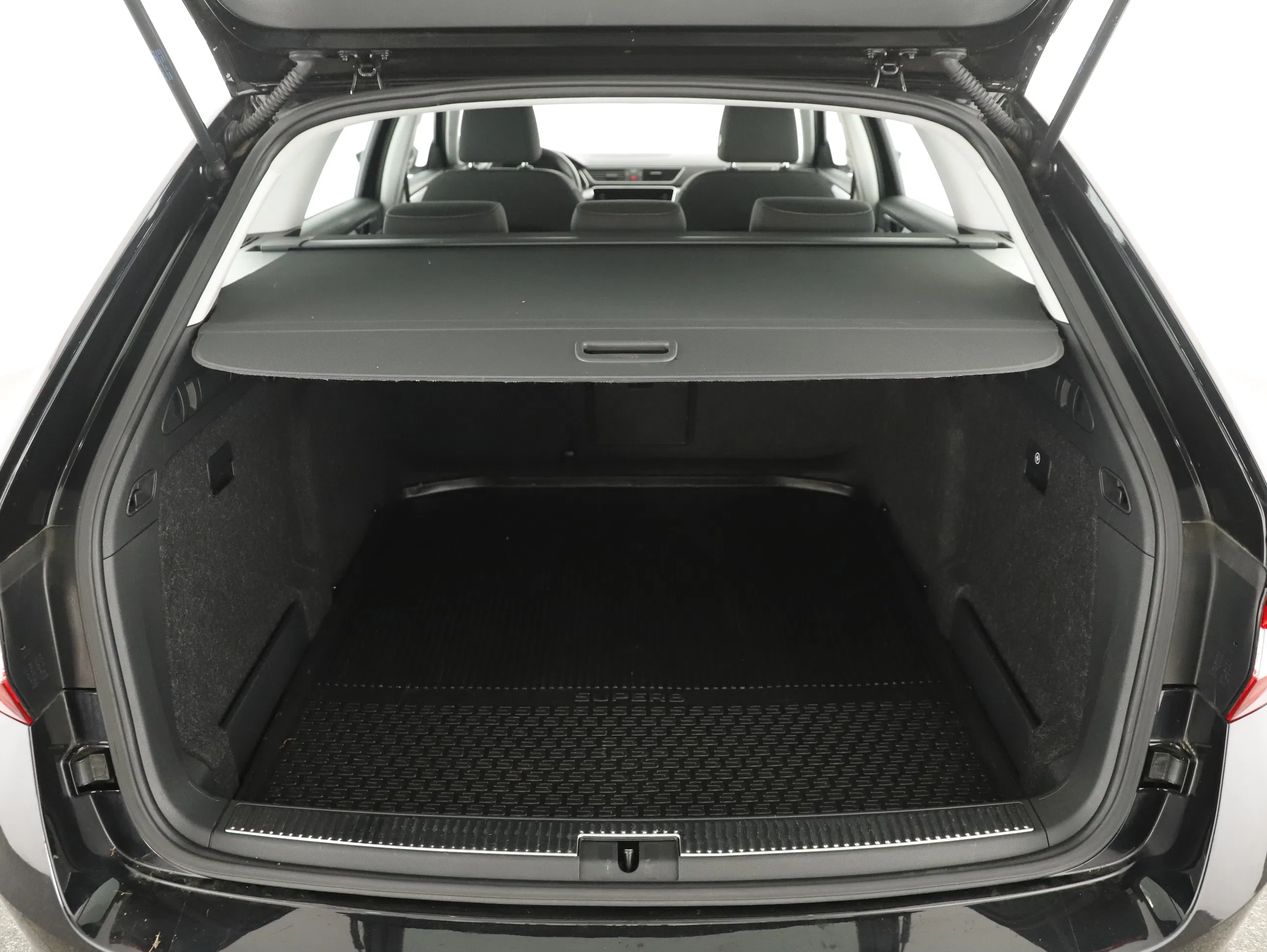 Skoda Superb Combi 2.0 TDI Ambition | Bild 22 von 25