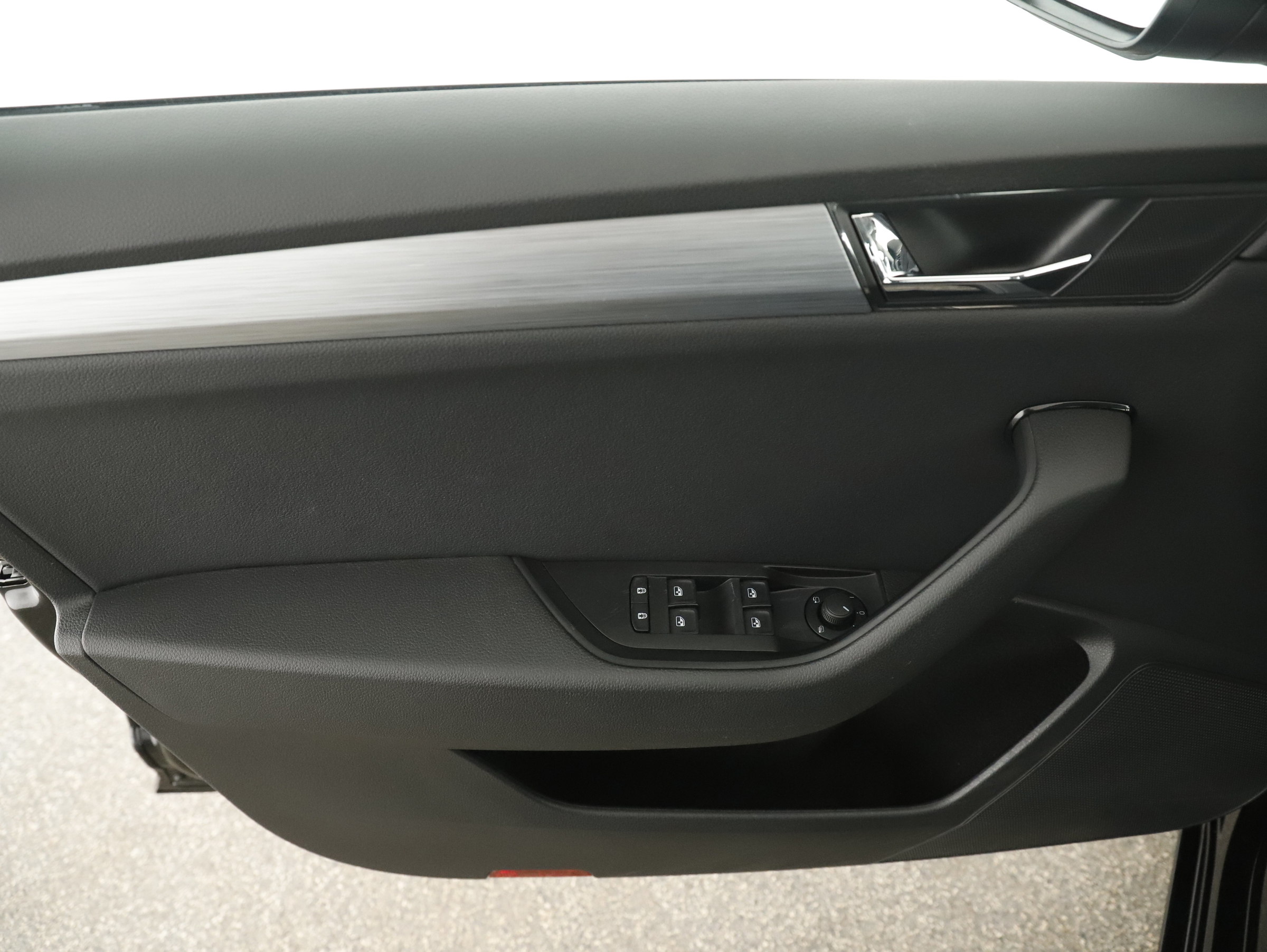 Skoda Superb Combi 2.0 TDI Ambition | Bild 6 von 25