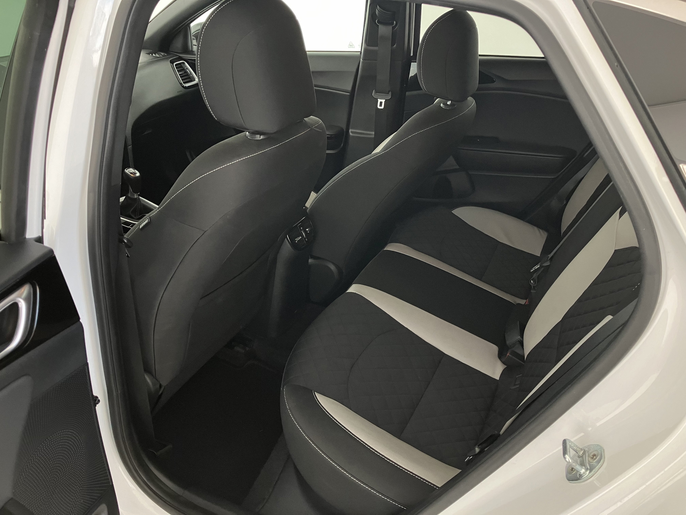 Kia ProCeed 1.6 CRDi GT Line Österreich Edition | Bild 21 von 25