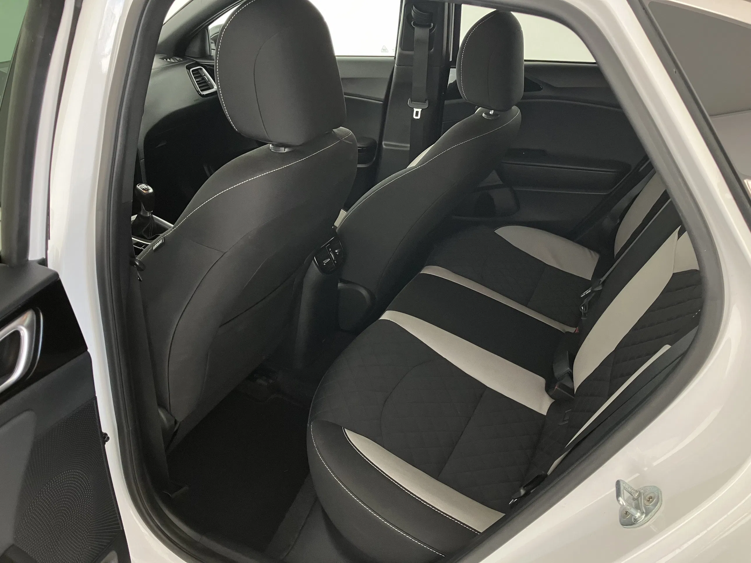 Kia ProCeed 1.6 CRDi GT Line Österreich Edition | Bild 21 von 25