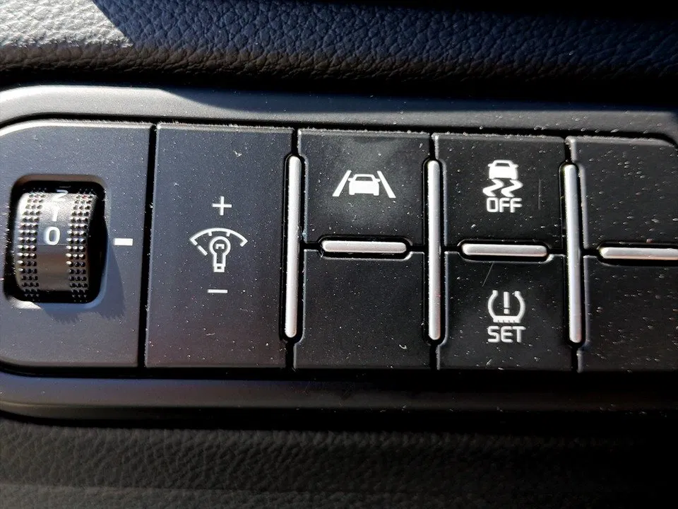 Kia Xceed 1,0 TGDI GPF Silber | Bild 14 von 21
